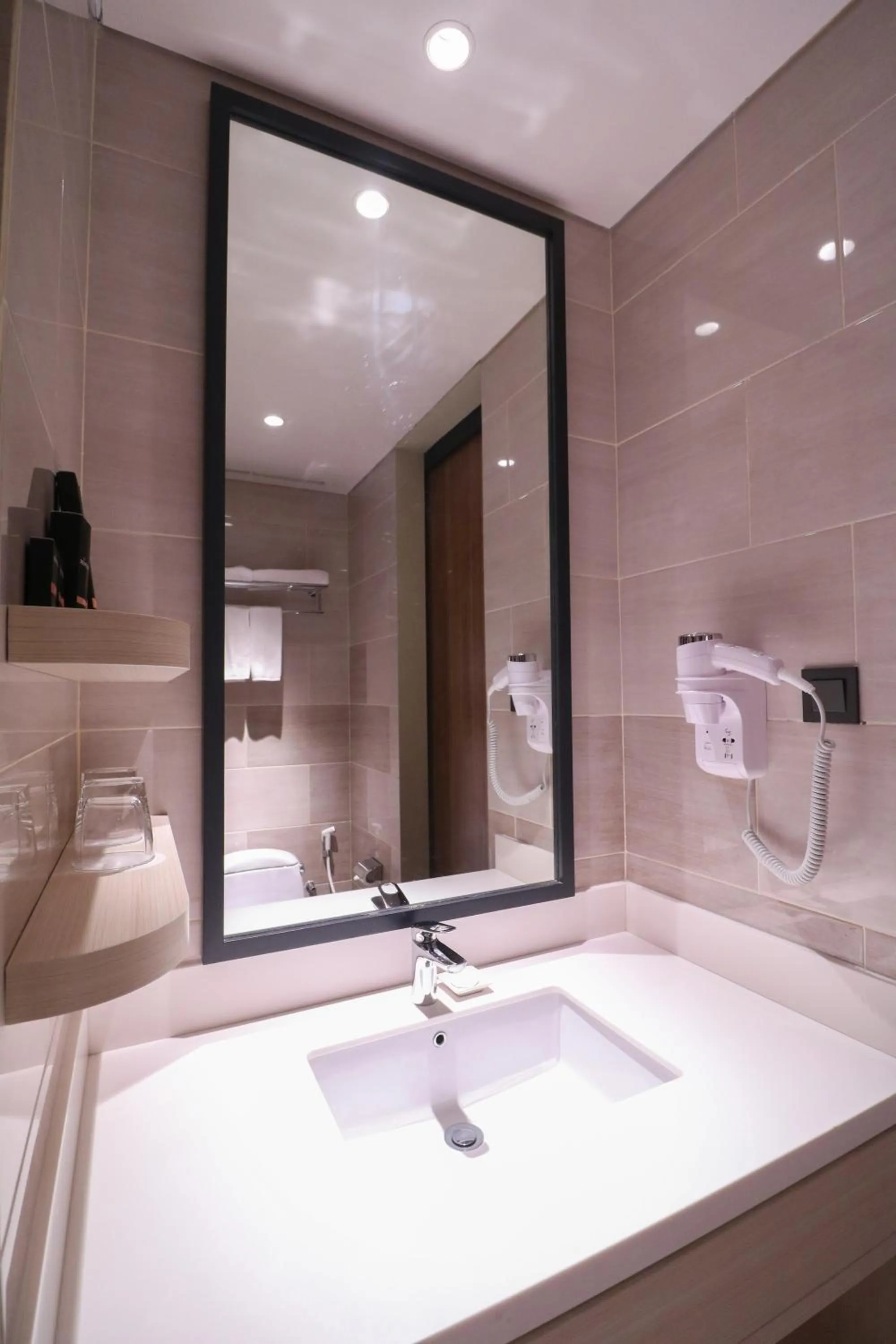 Bathroom, Bed in Prime Park Hotel & Convention Lombok