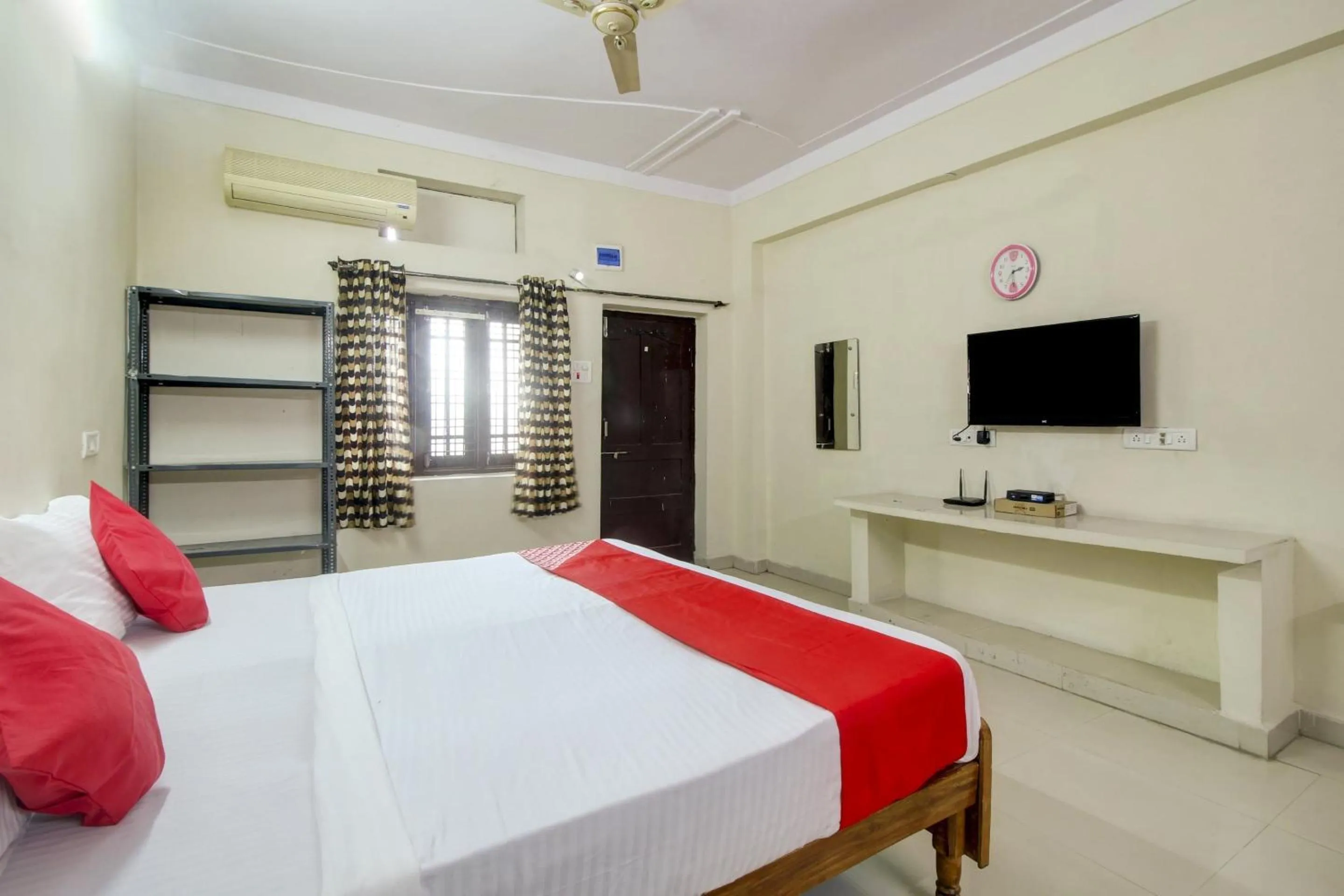 Bedroom, Bed in Hotel O HAPPY RESIDENCY