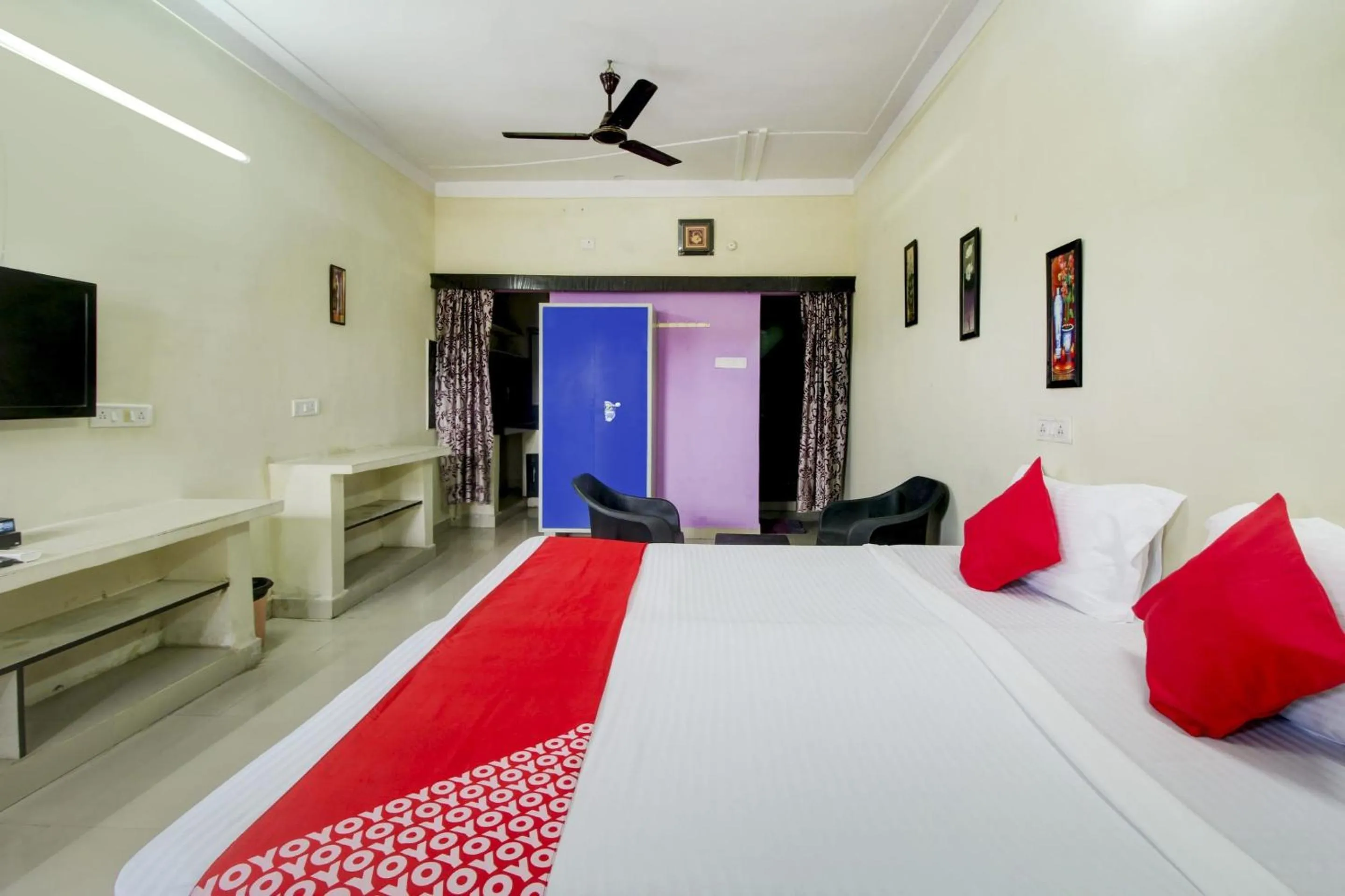 Bedroom, Bed in Hotel O HAPPY RESIDENCY