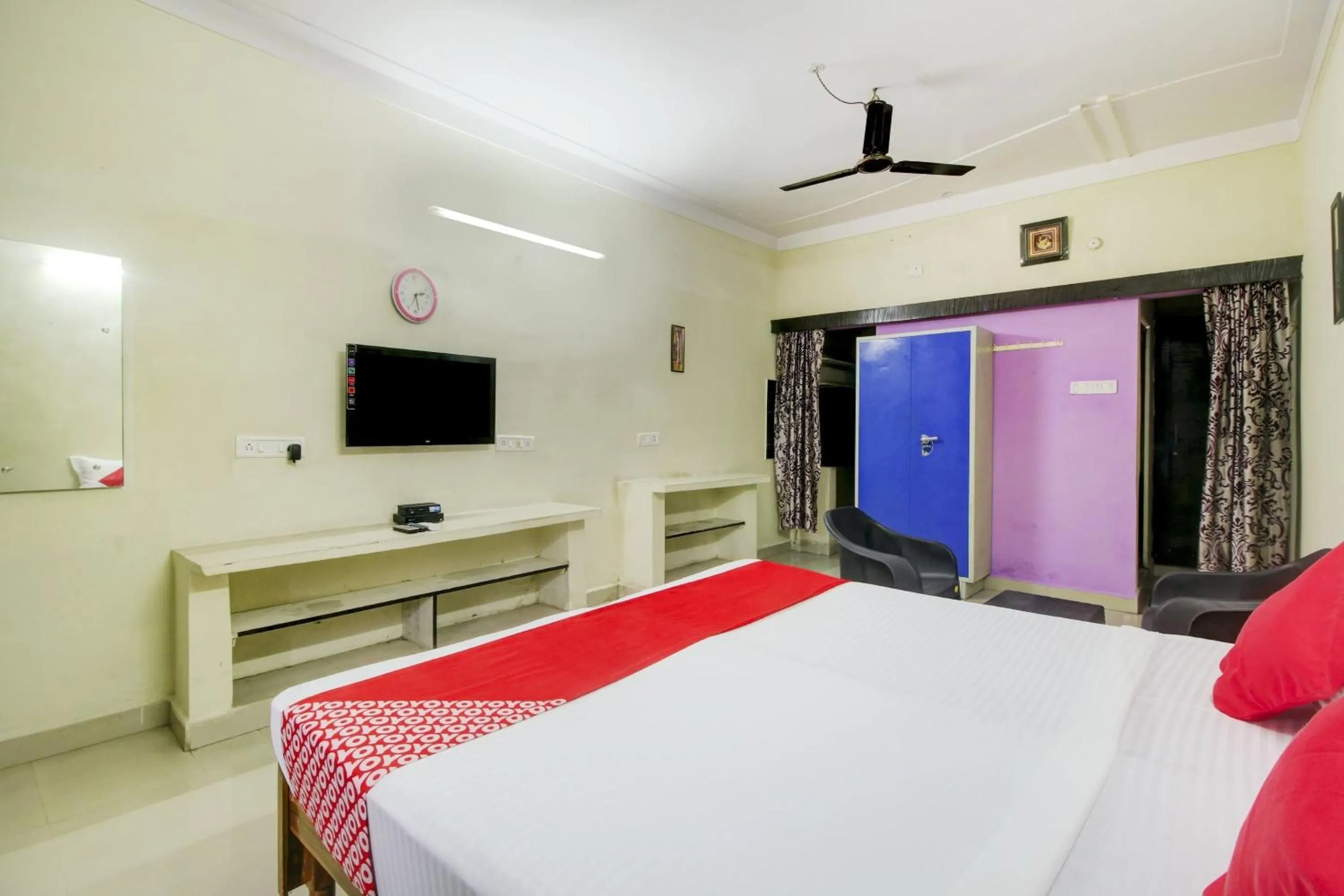 Bedroom, Bed in Hotel O HAPPY RESIDENCY