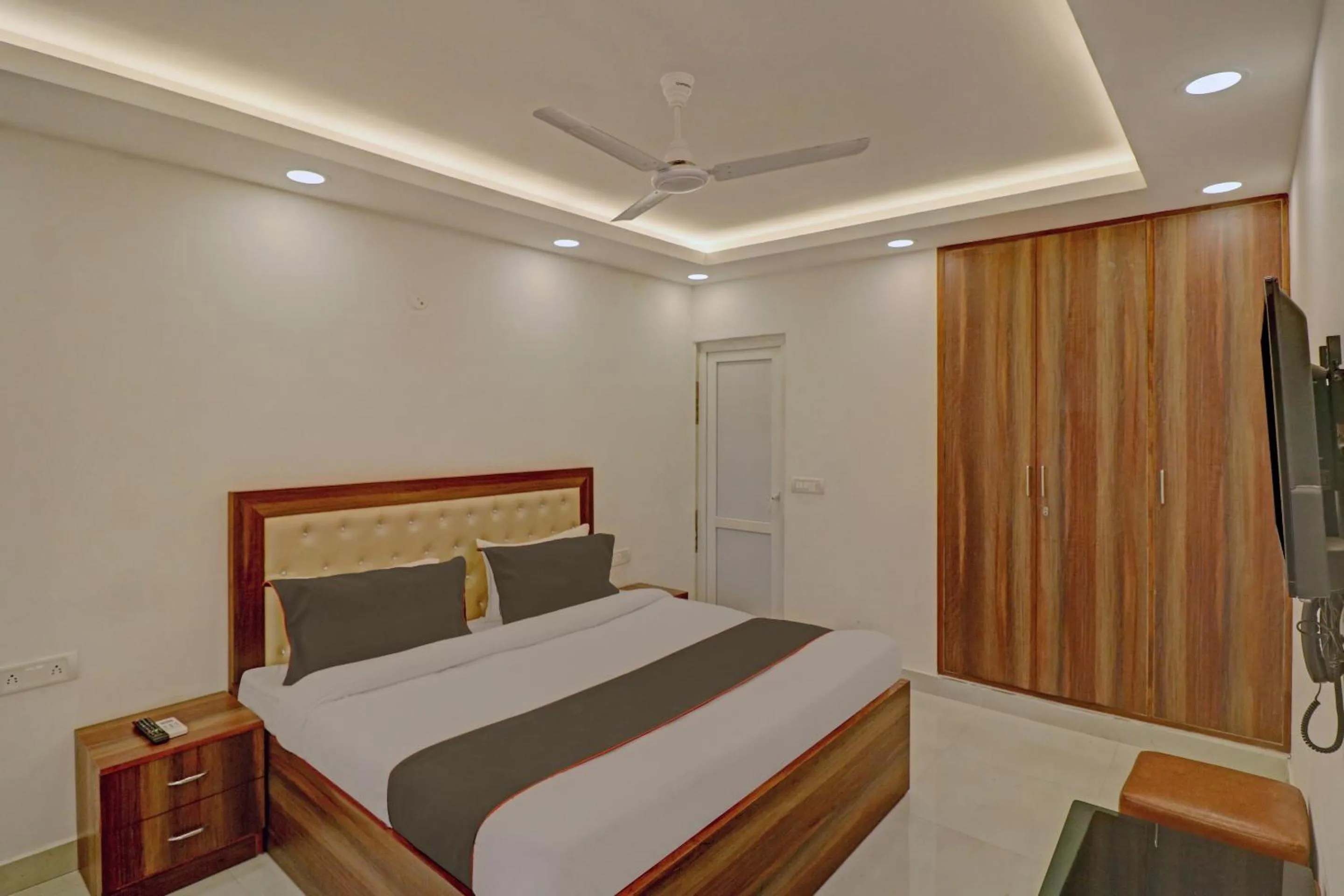 Bedroom, Bed in Collection O Spot Light Near Tughlakabad Station Metro Station