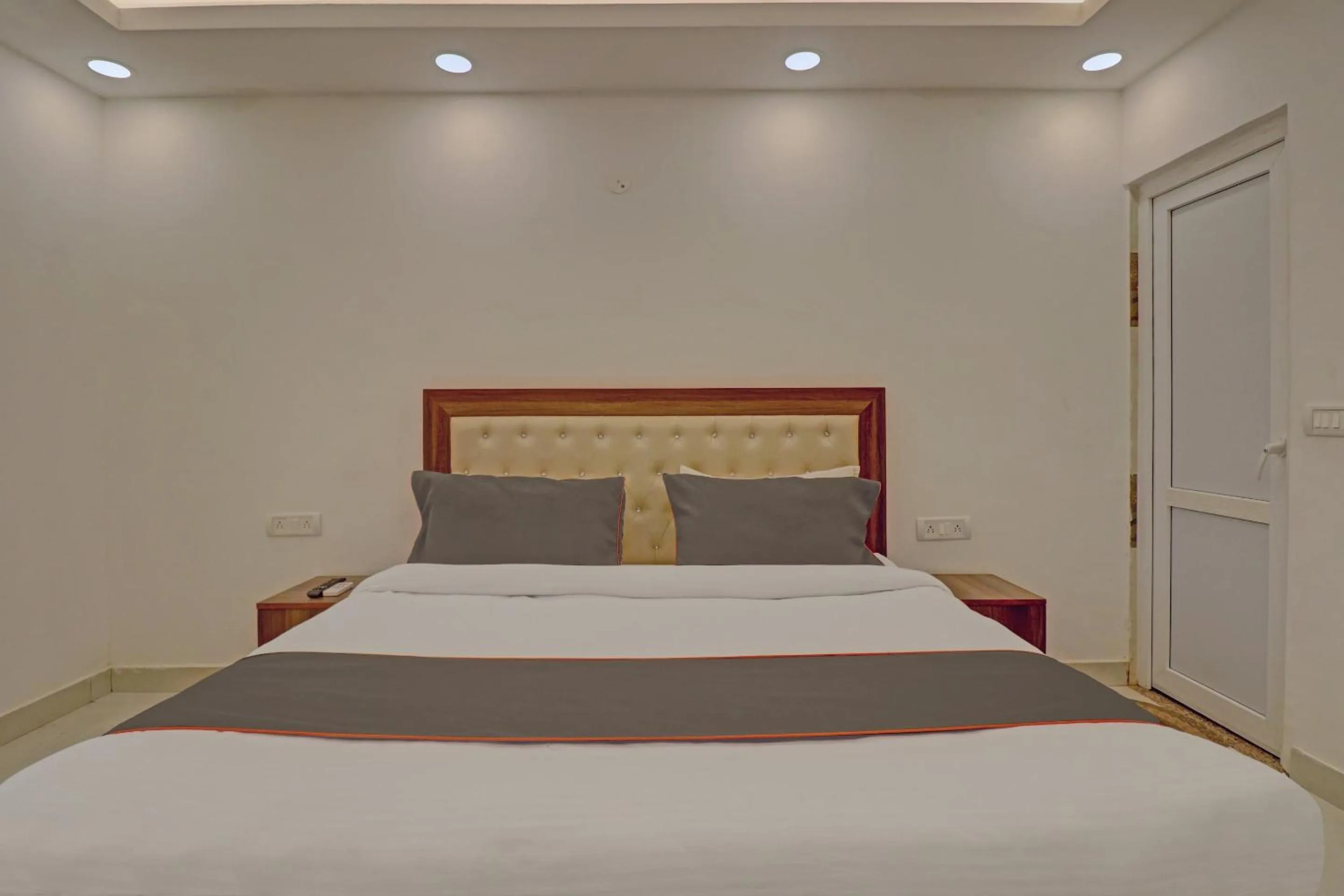 Bedroom, Bed in Collection O Spot Light Near Tughlakabad Station Metro Station