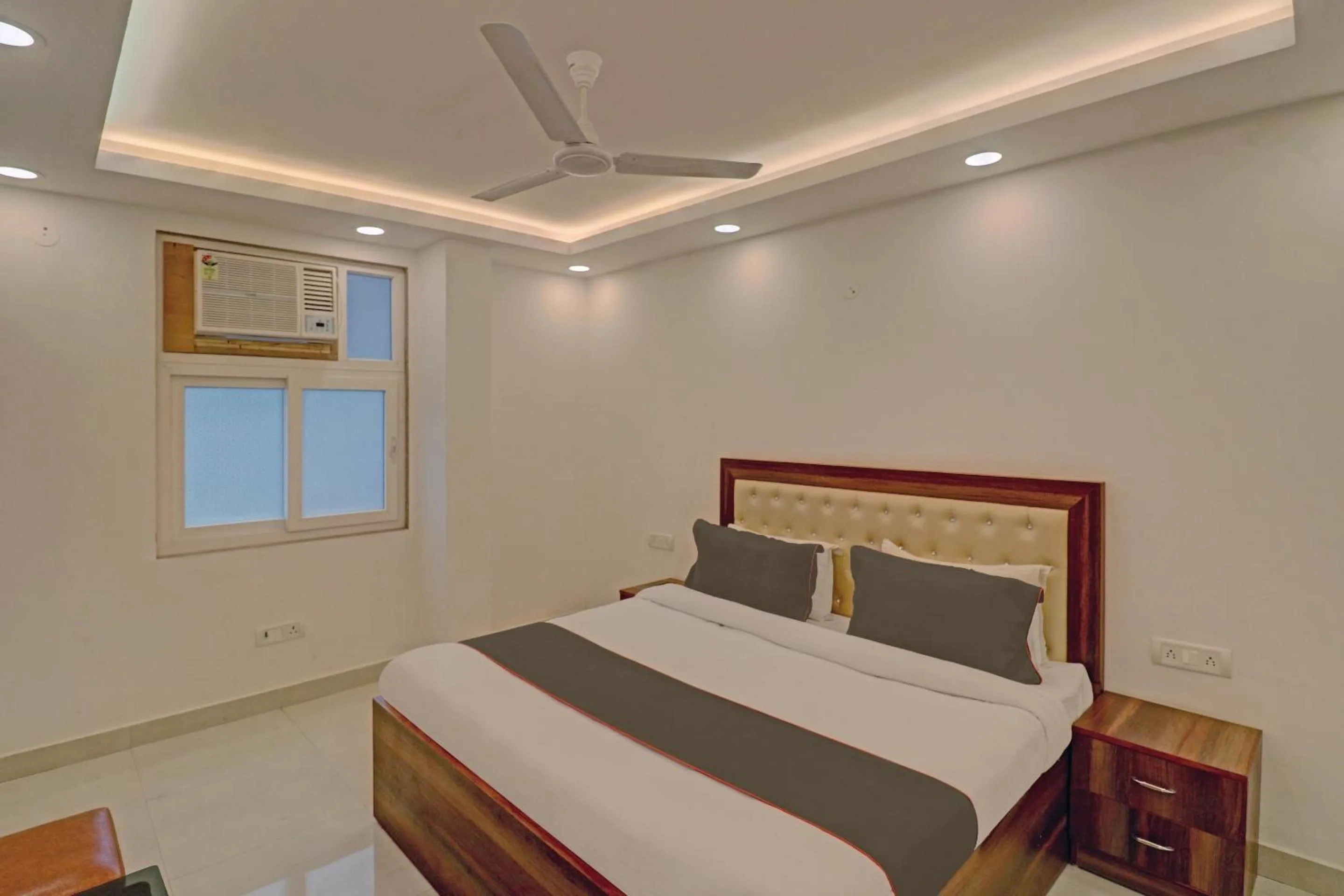 Bedroom, Bed in Collection O Spot Light Near Tughlakabad Station Metro Station