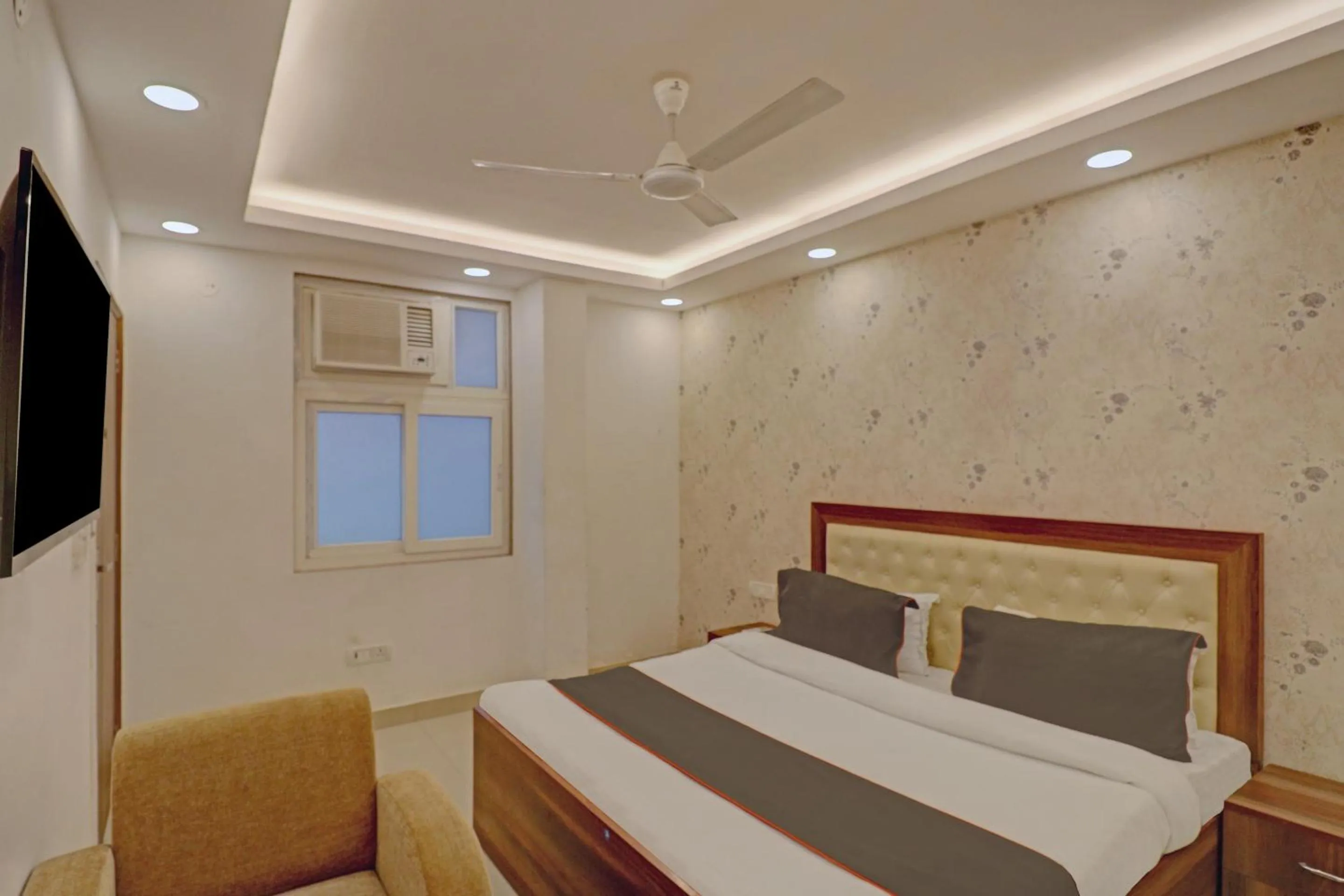 Bedroom, Bed in Collection O Spot Light Near Tughlakabad Station Metro Station