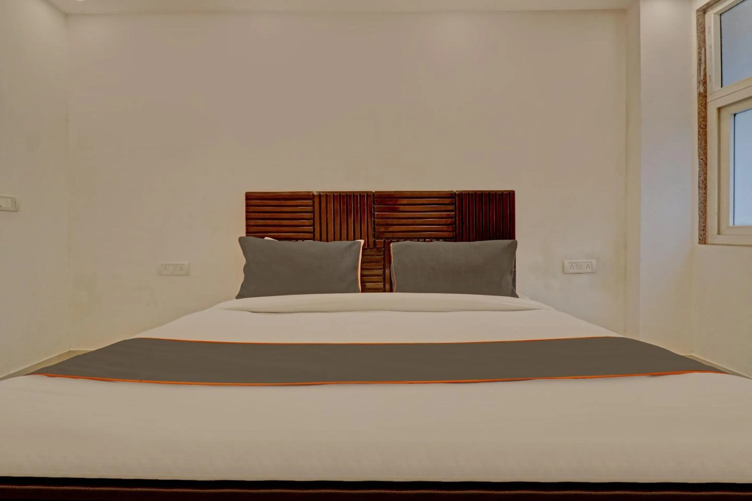 Bedroom, Bed in Collection O Spot Light Near Tughlakabad Station Metro Station