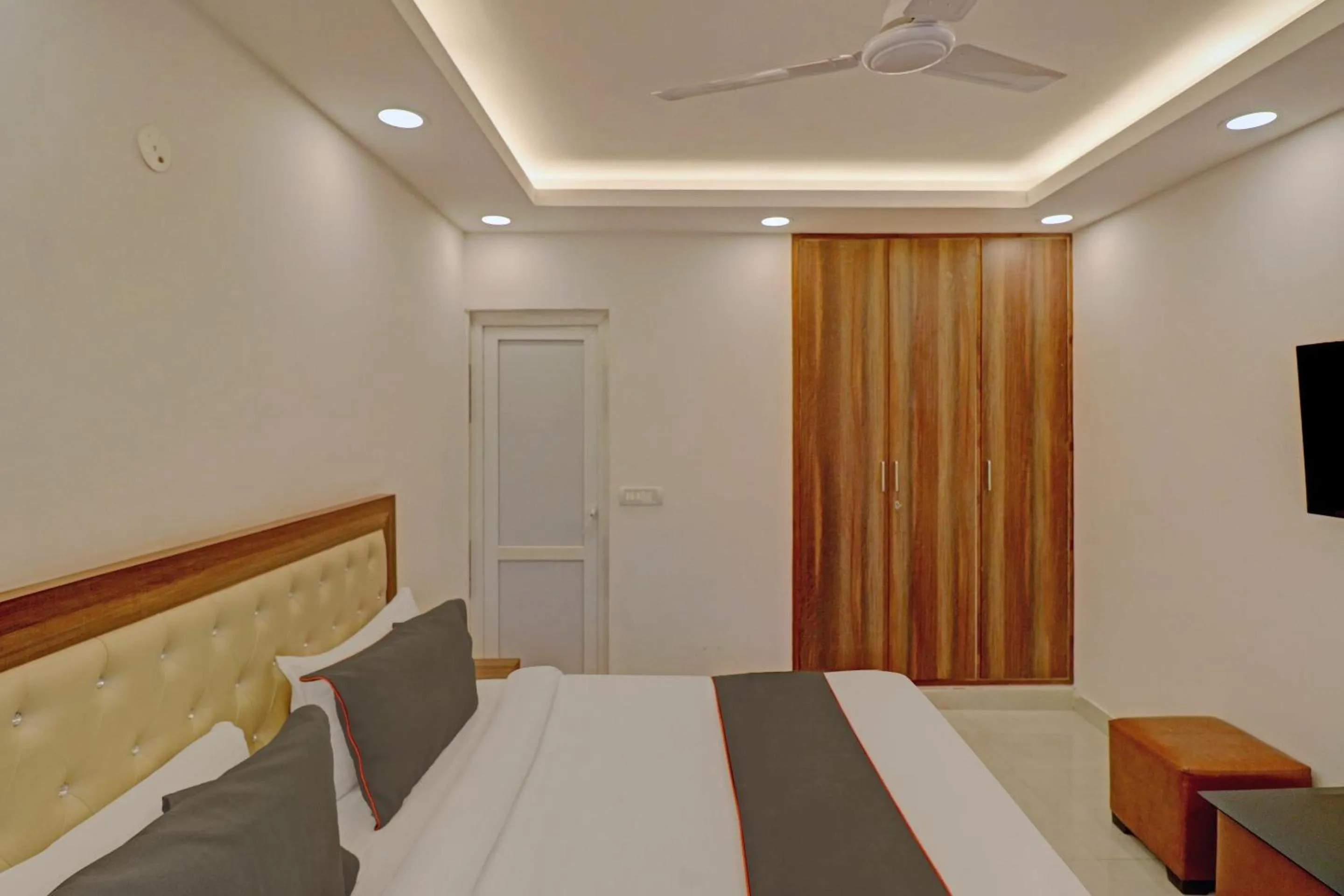 Bedroom, Bed in Collection O Spot Light Near Tughlakabad Station Metro Station