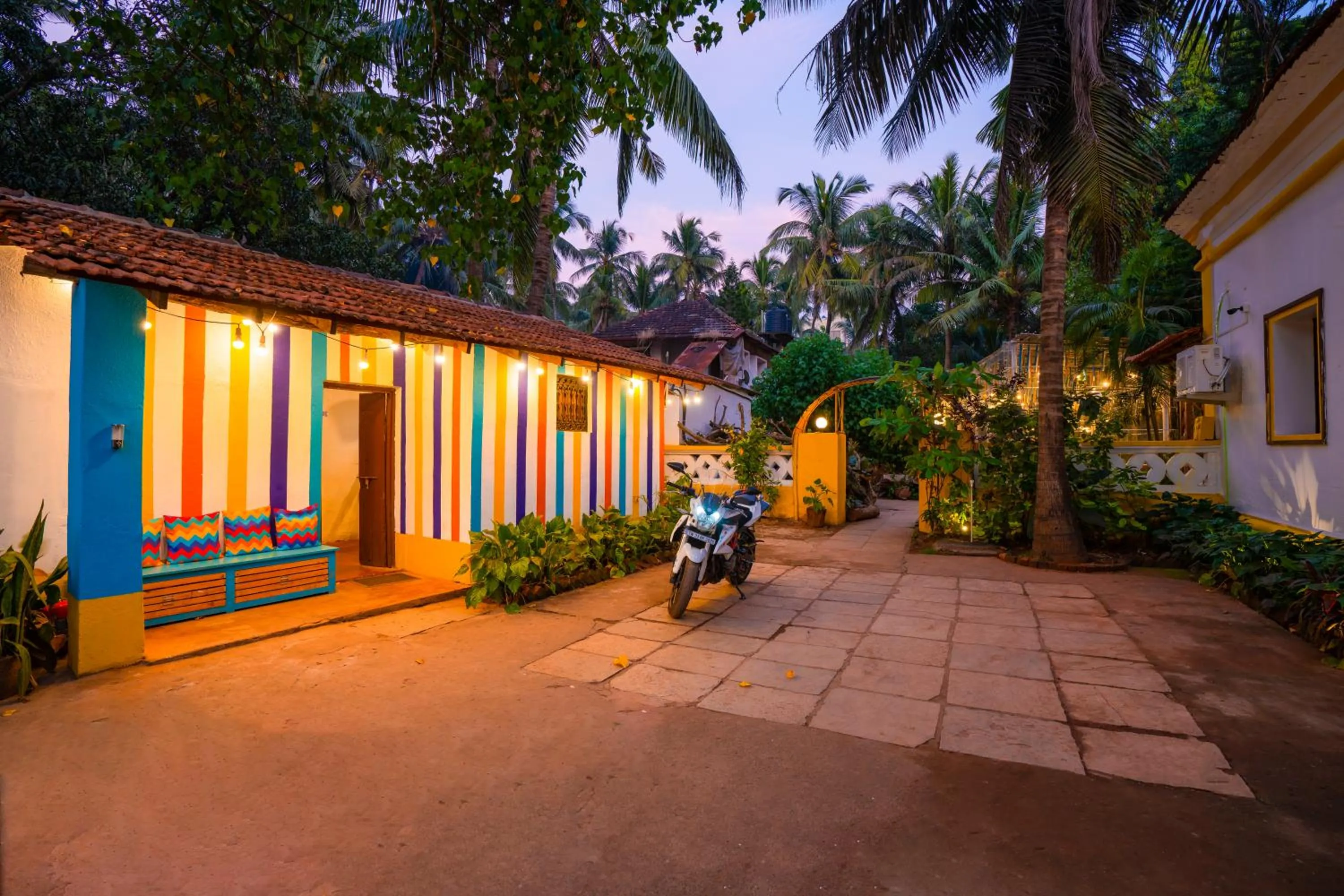 Facade/entrance in goSTOPS Lite Goa, Calangute