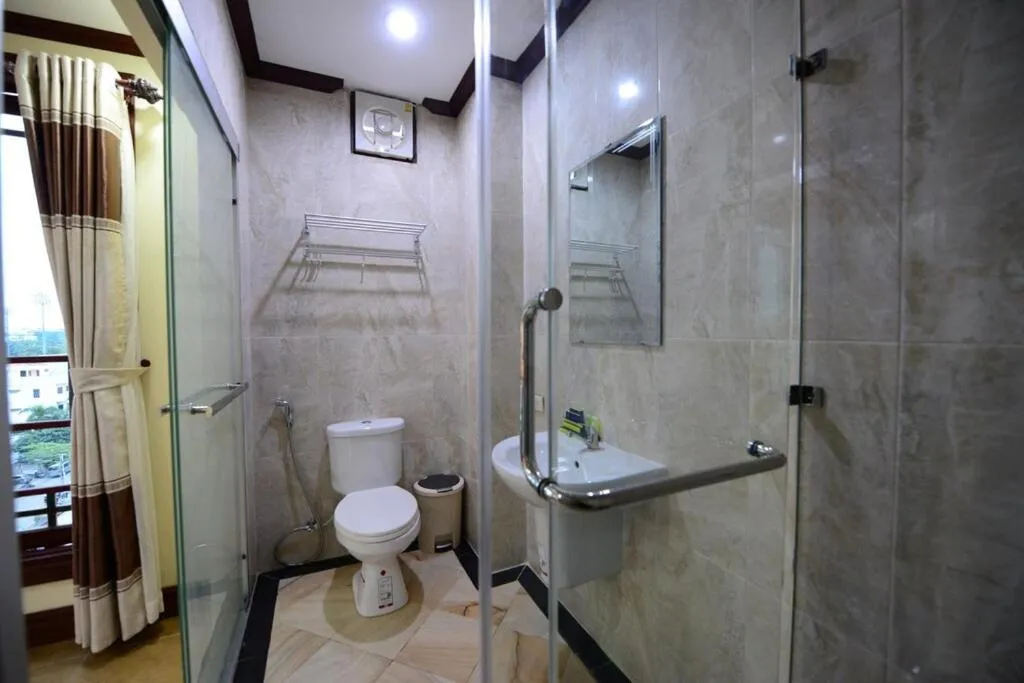 Toilet in Vientiane Luxury Hotel
