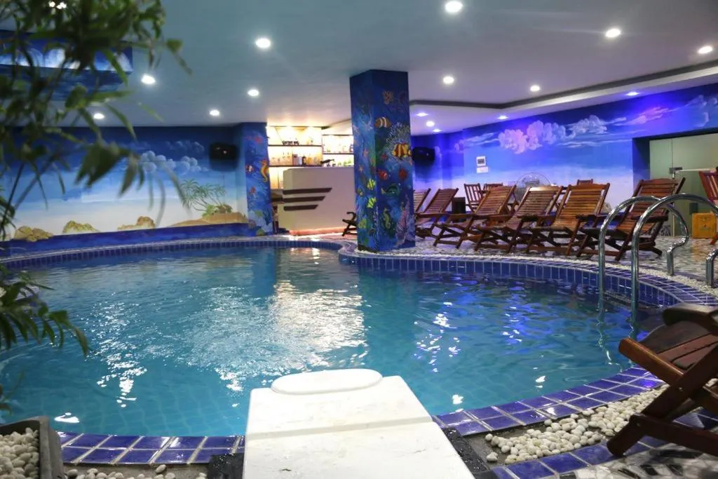 Swimming pool in Vientiane Luxury Hotel