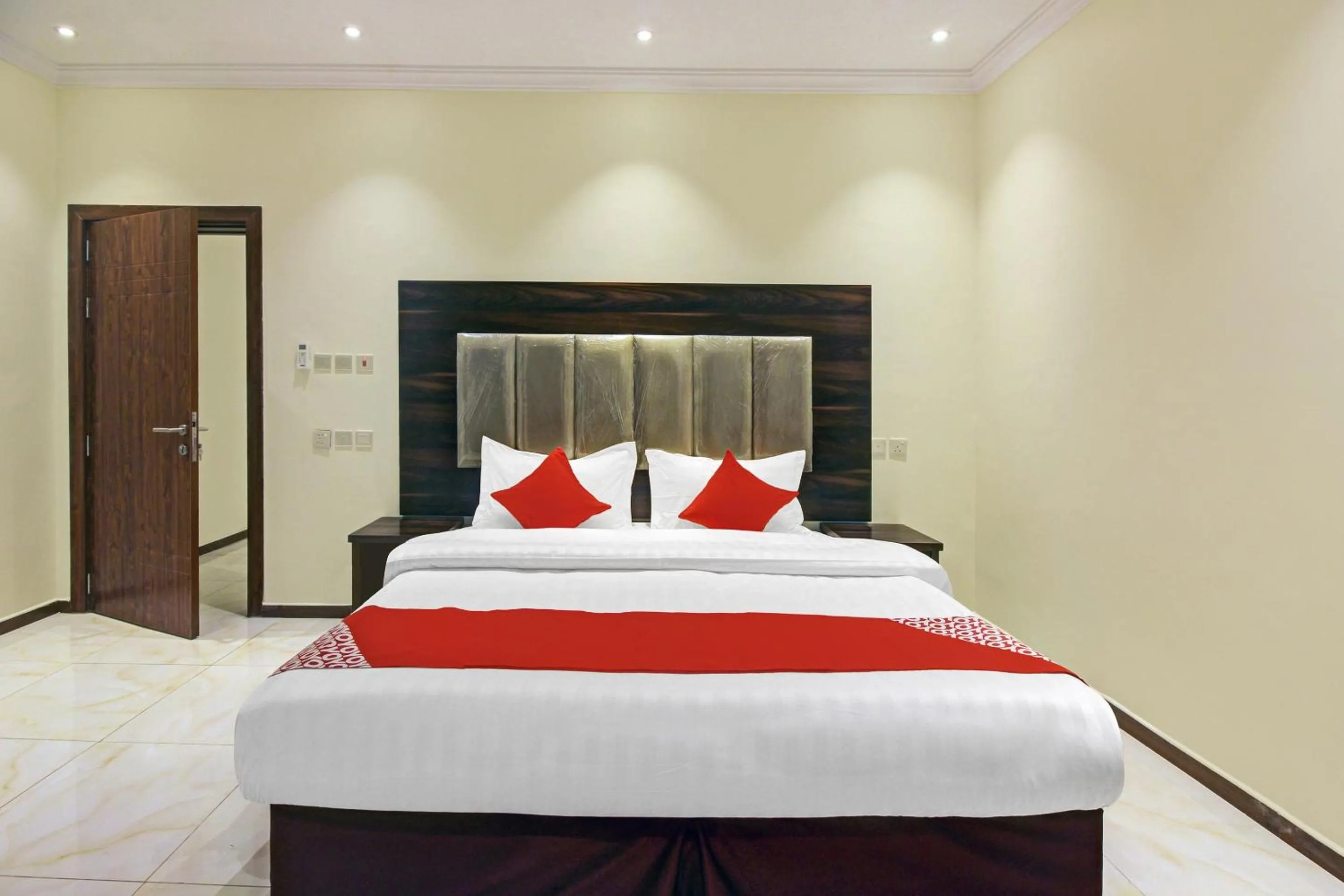 Bedroom, Bed in Al Tamayoz Al Raqi - Hiraa