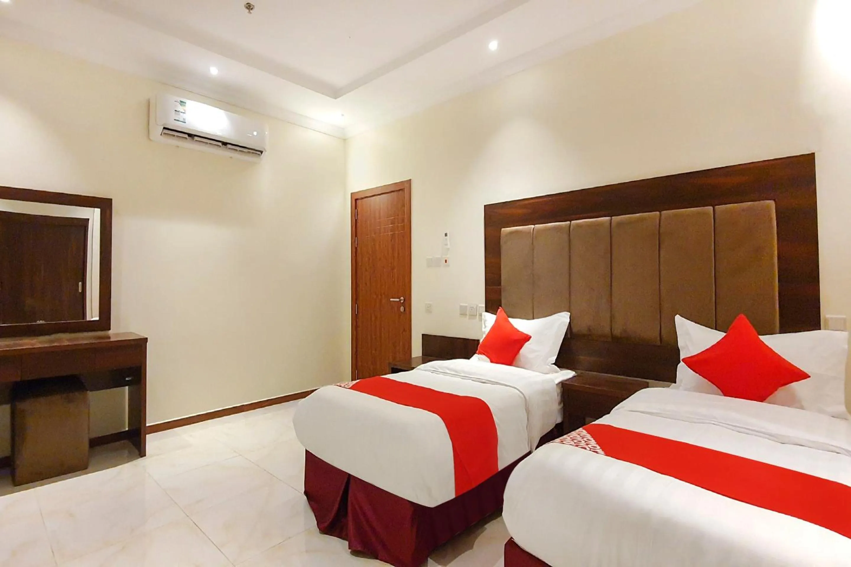 Bedroom, Bed in Al Tamayoz Al Raqi - Hiraa