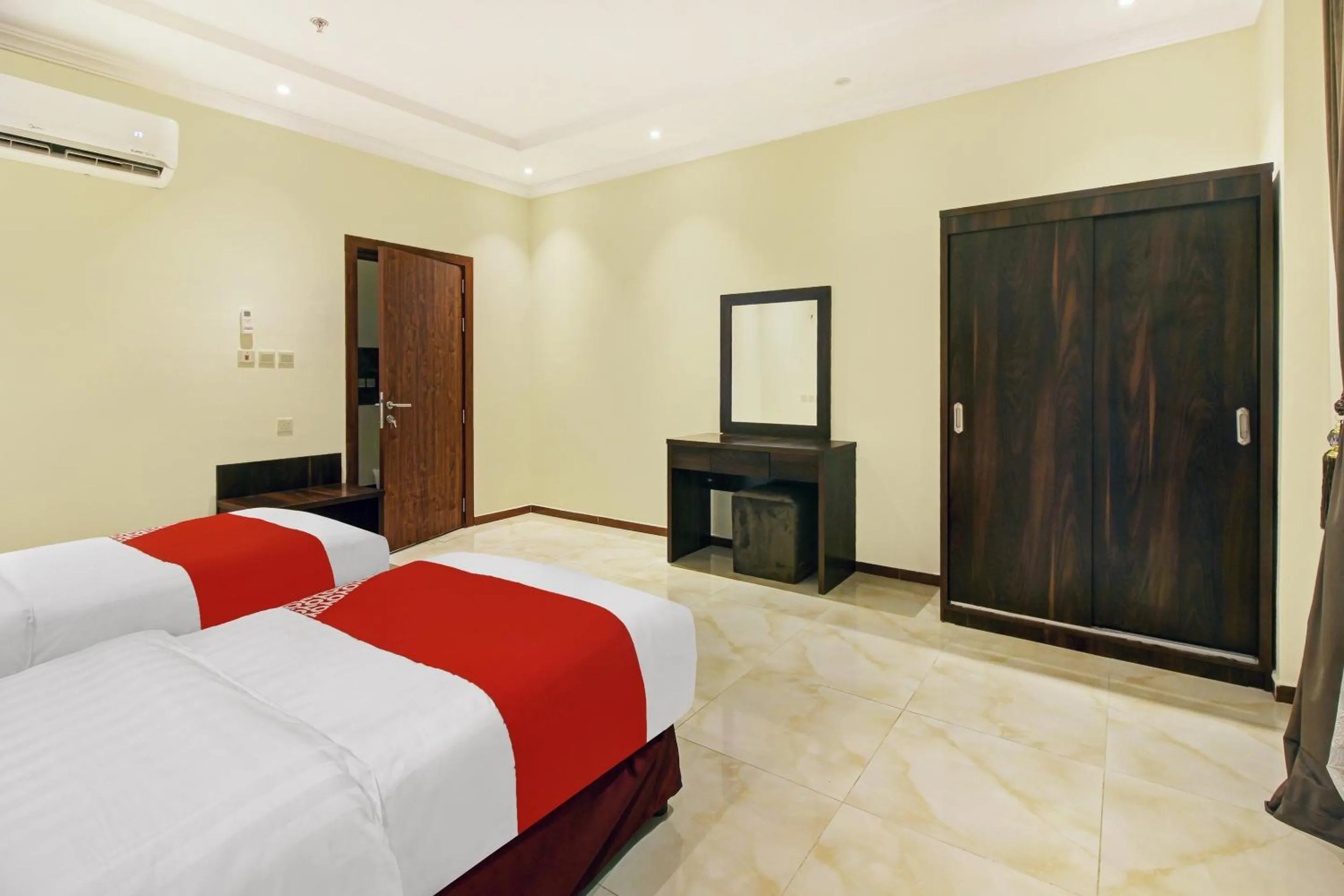 Bedroom, Bed in Al Tamayoz Al Raqi - Hiraa