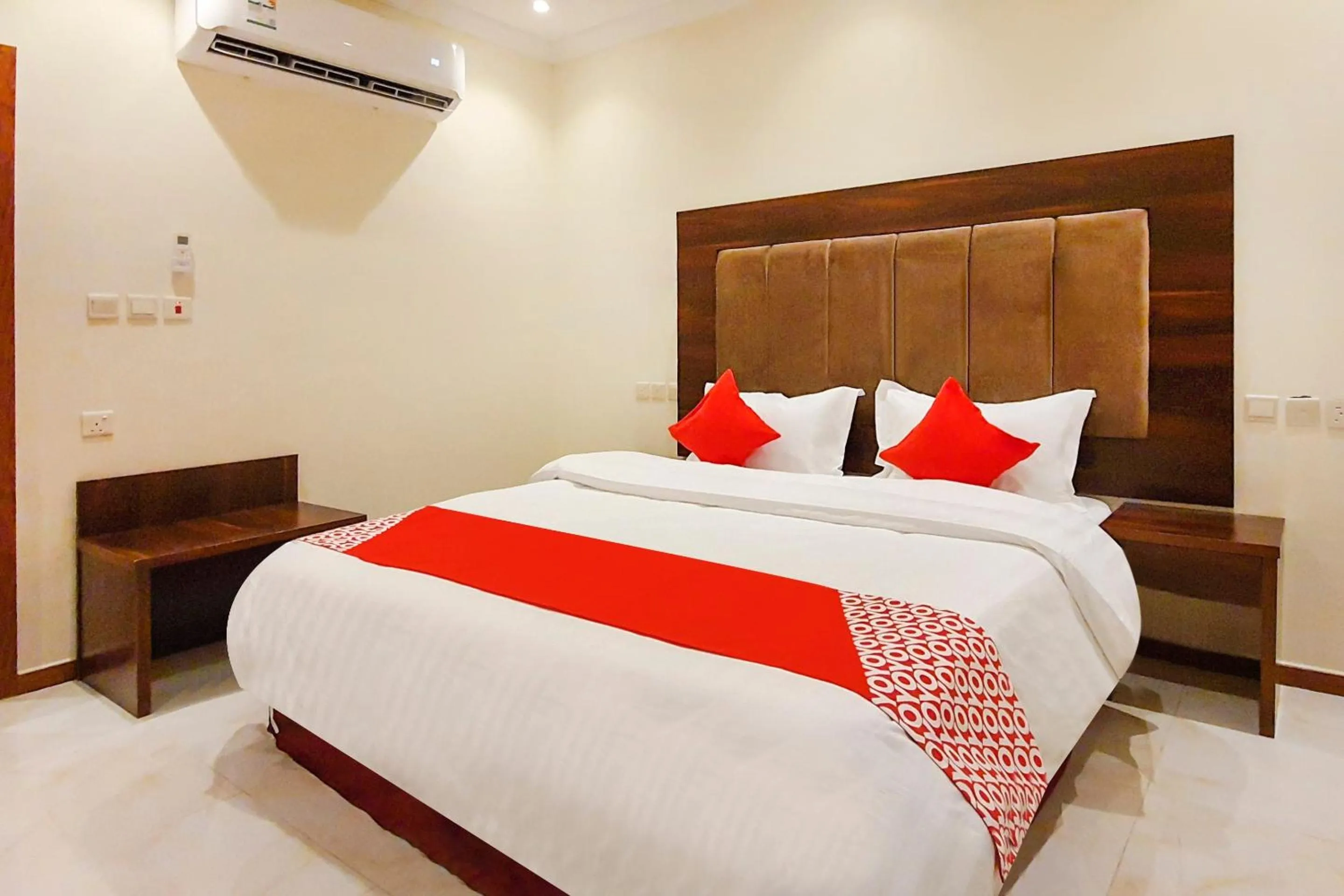 Bedroom, Bed in Al Tamayoz Al Raqi - Hiraa