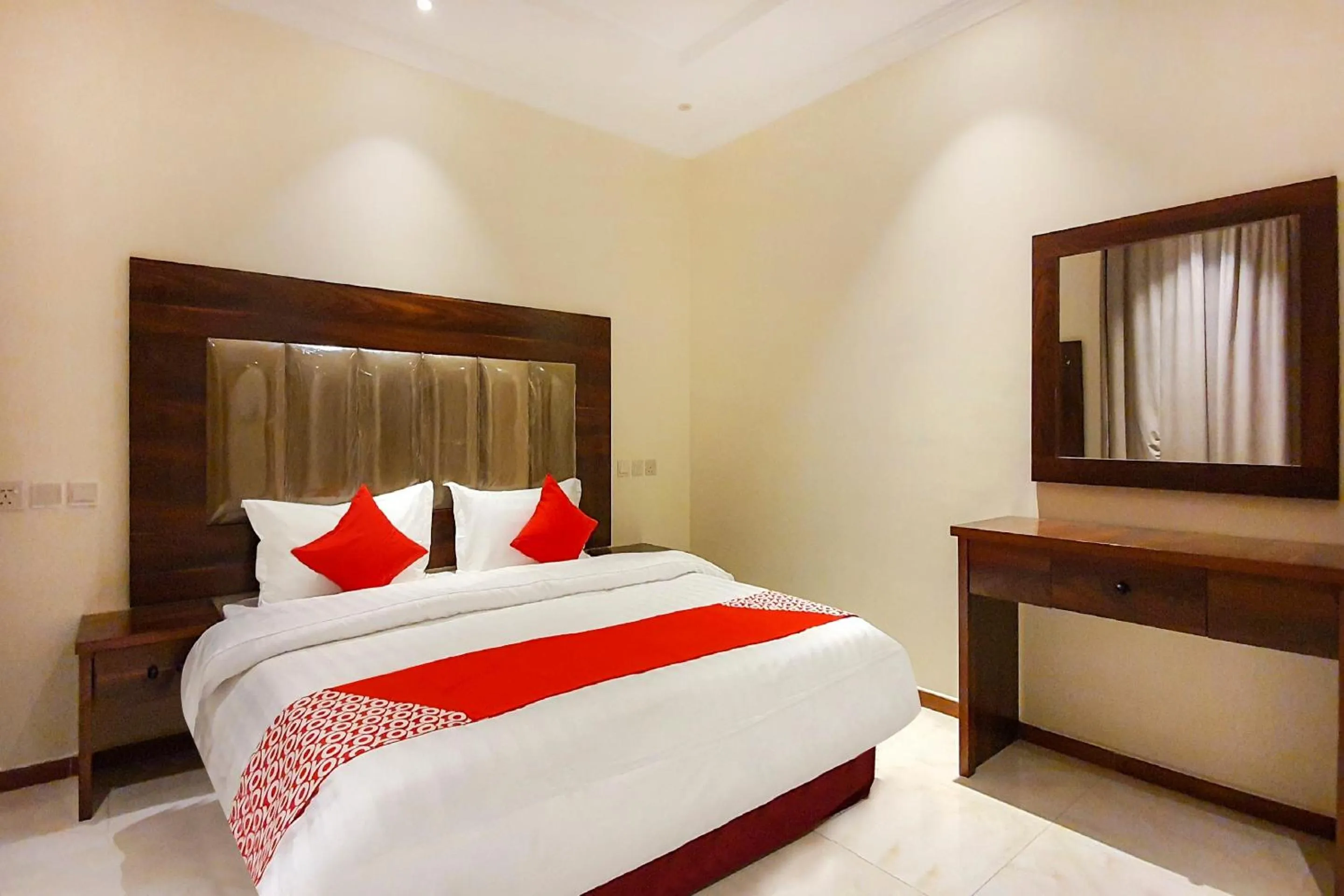 Bedroom, Bed in Al Tamayoz Al Raqi - Hiraa