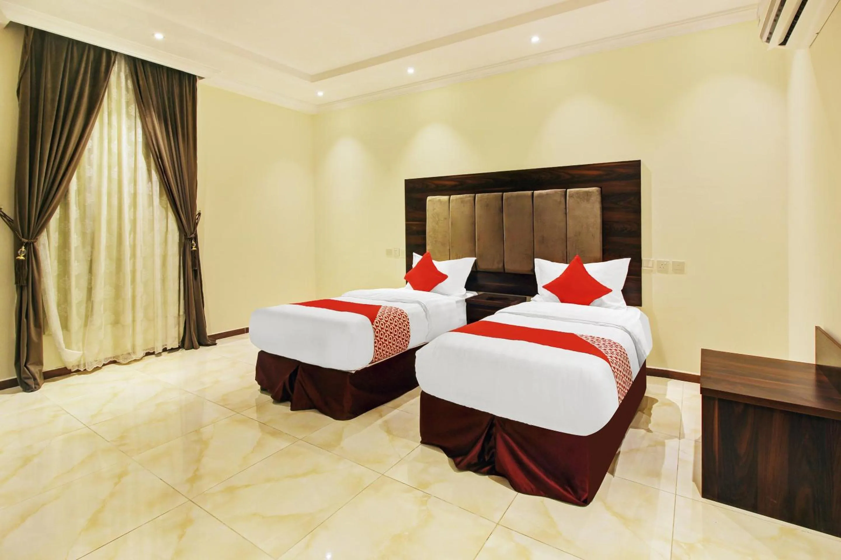 Bedroom, Bed in Al Tamayoz Al Raqi - Hiraa