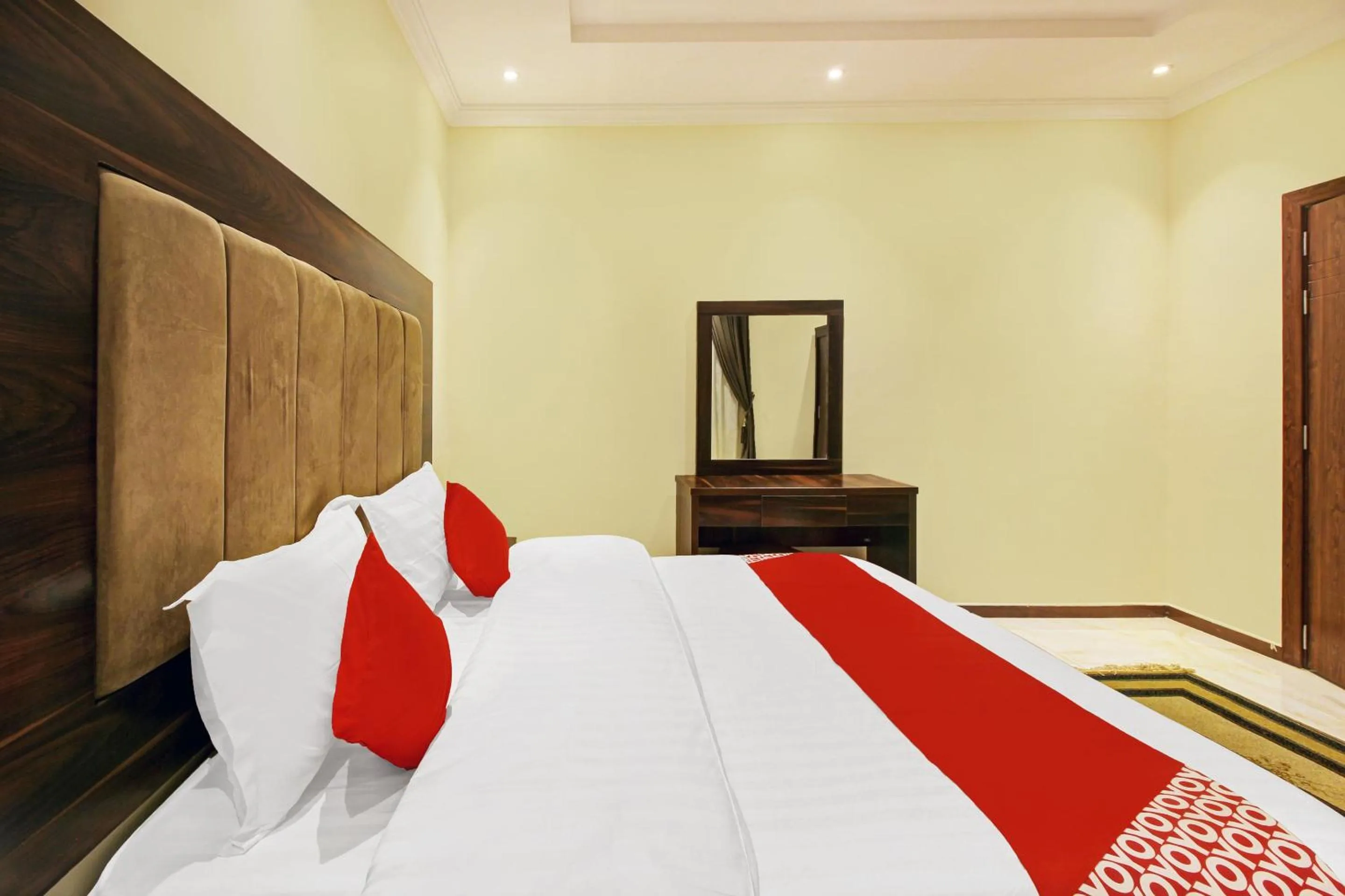 Bedroom, Bed in Al Tamayoz Al Raqi - Hiraa