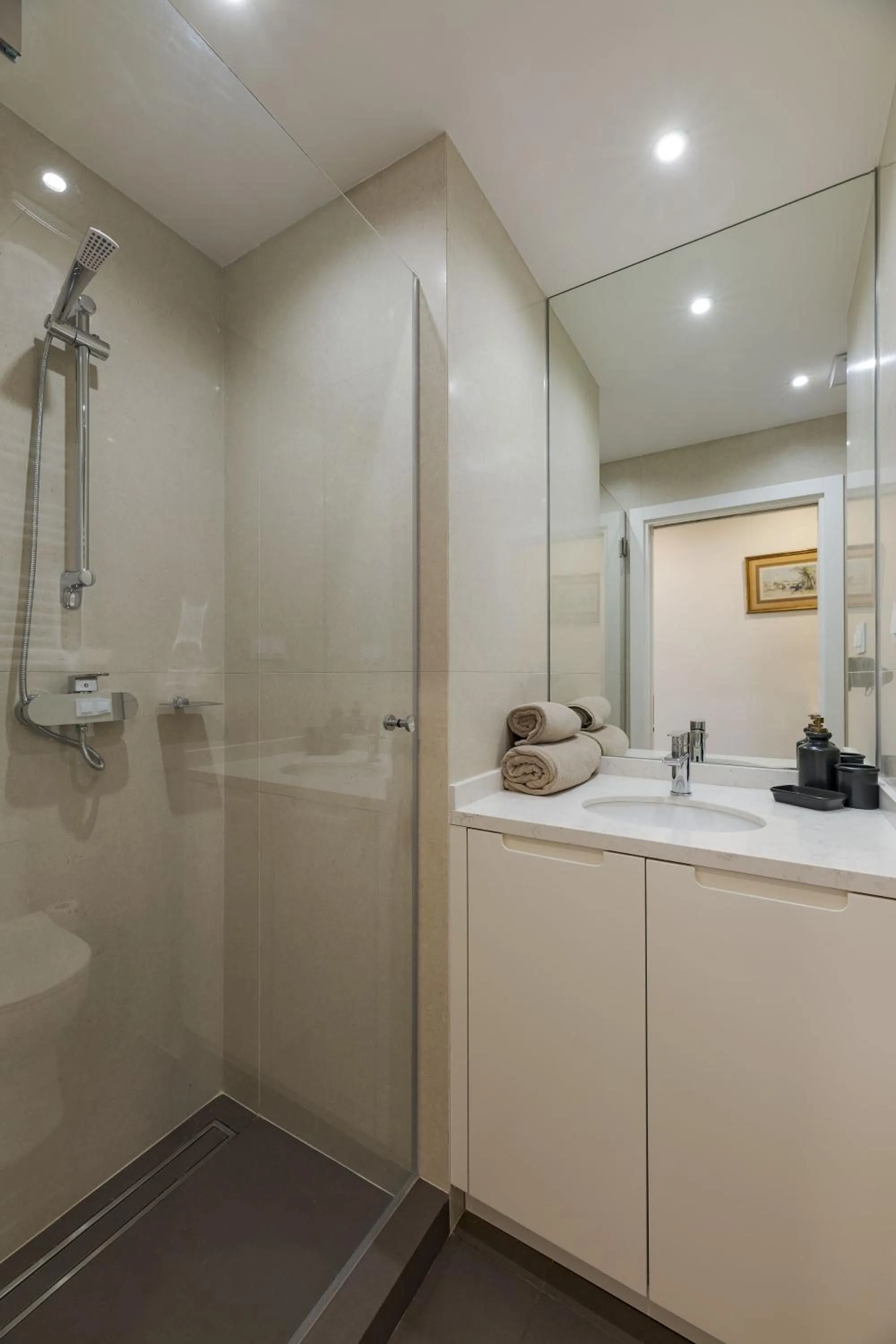 Bathroom in Peixeira Studios and Apartments