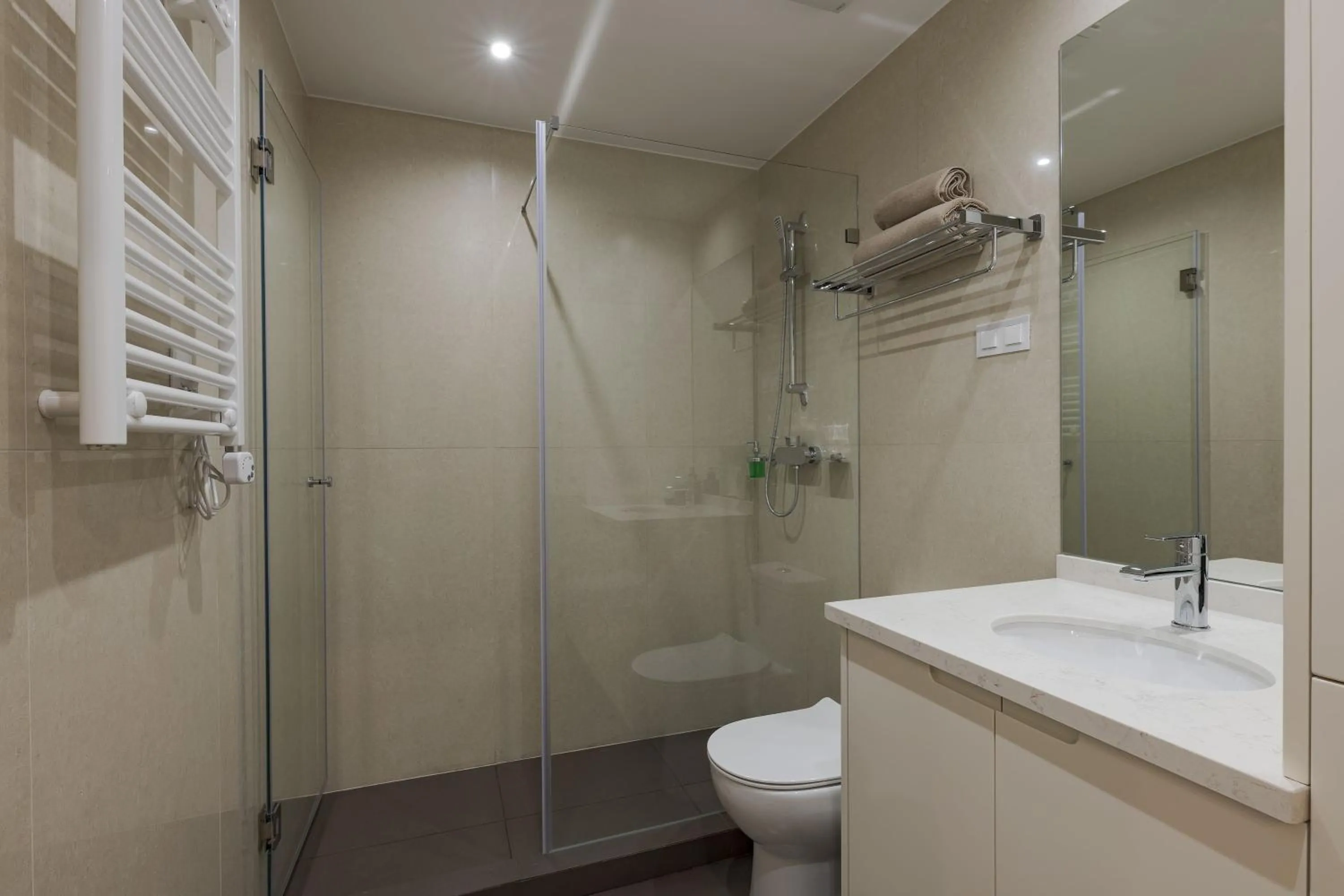 Bathroom in Peixeira Studios and Apartments