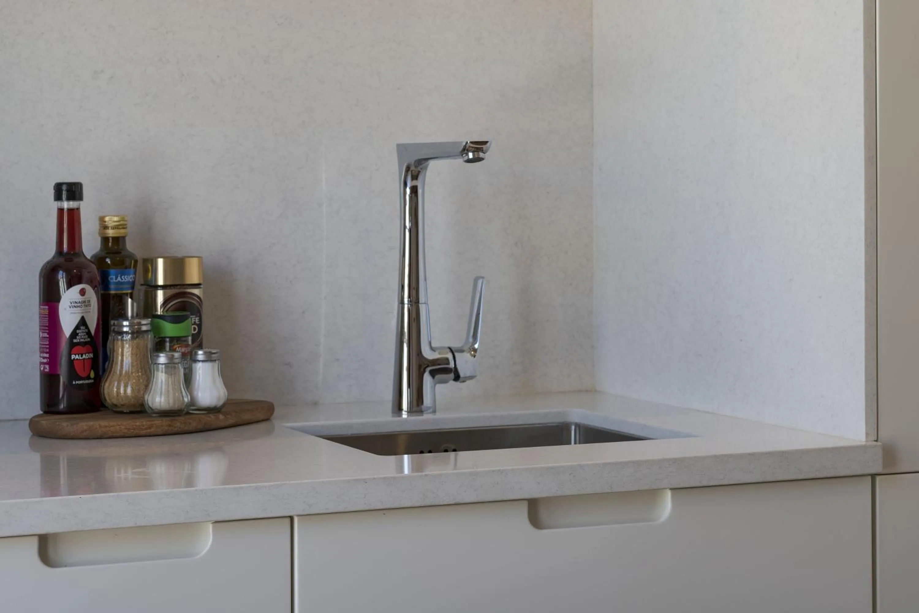 Kitchen or kitchenette in Peixeira Studios and Apartments