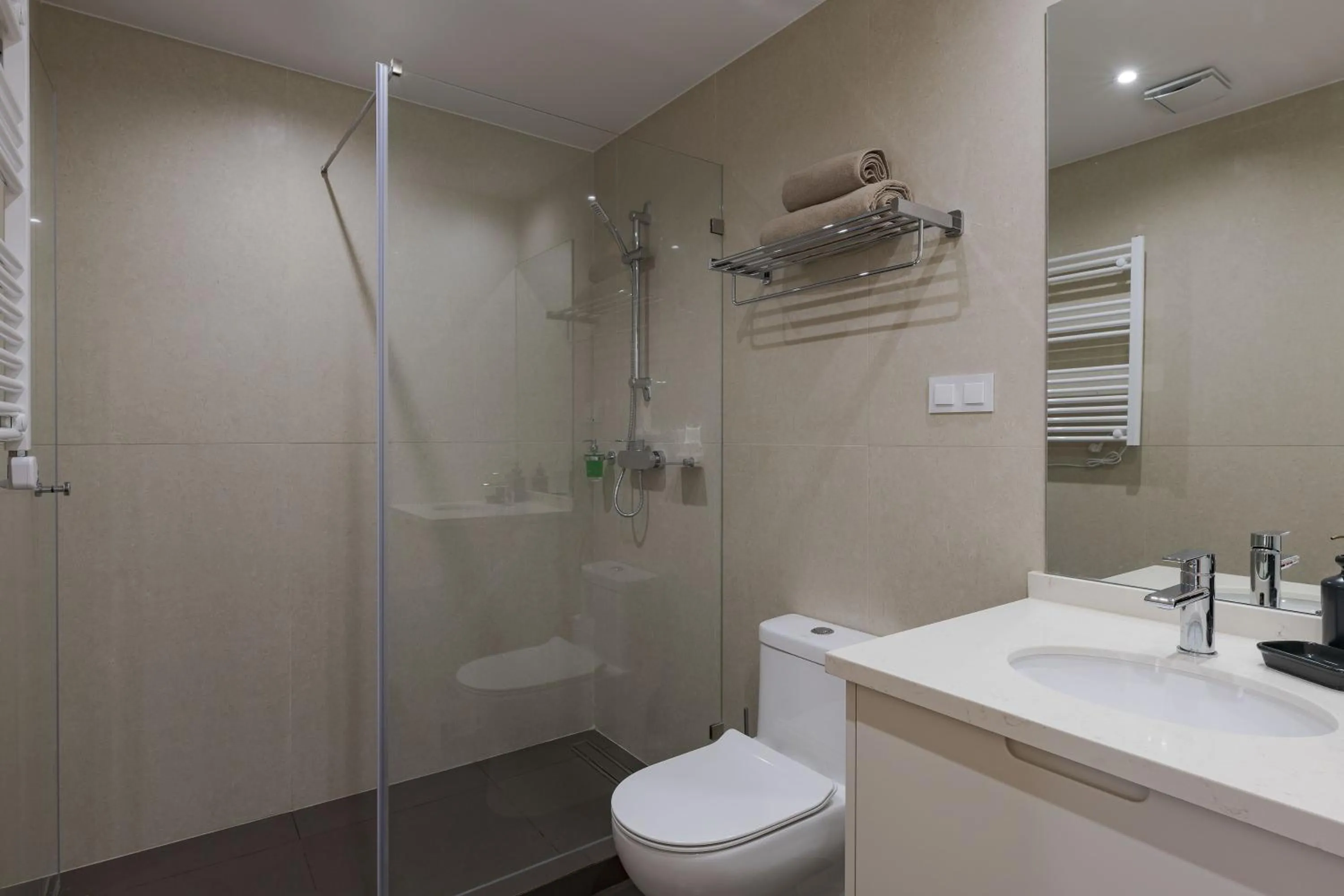 Bathroom in Peixeira Studios and Apartments