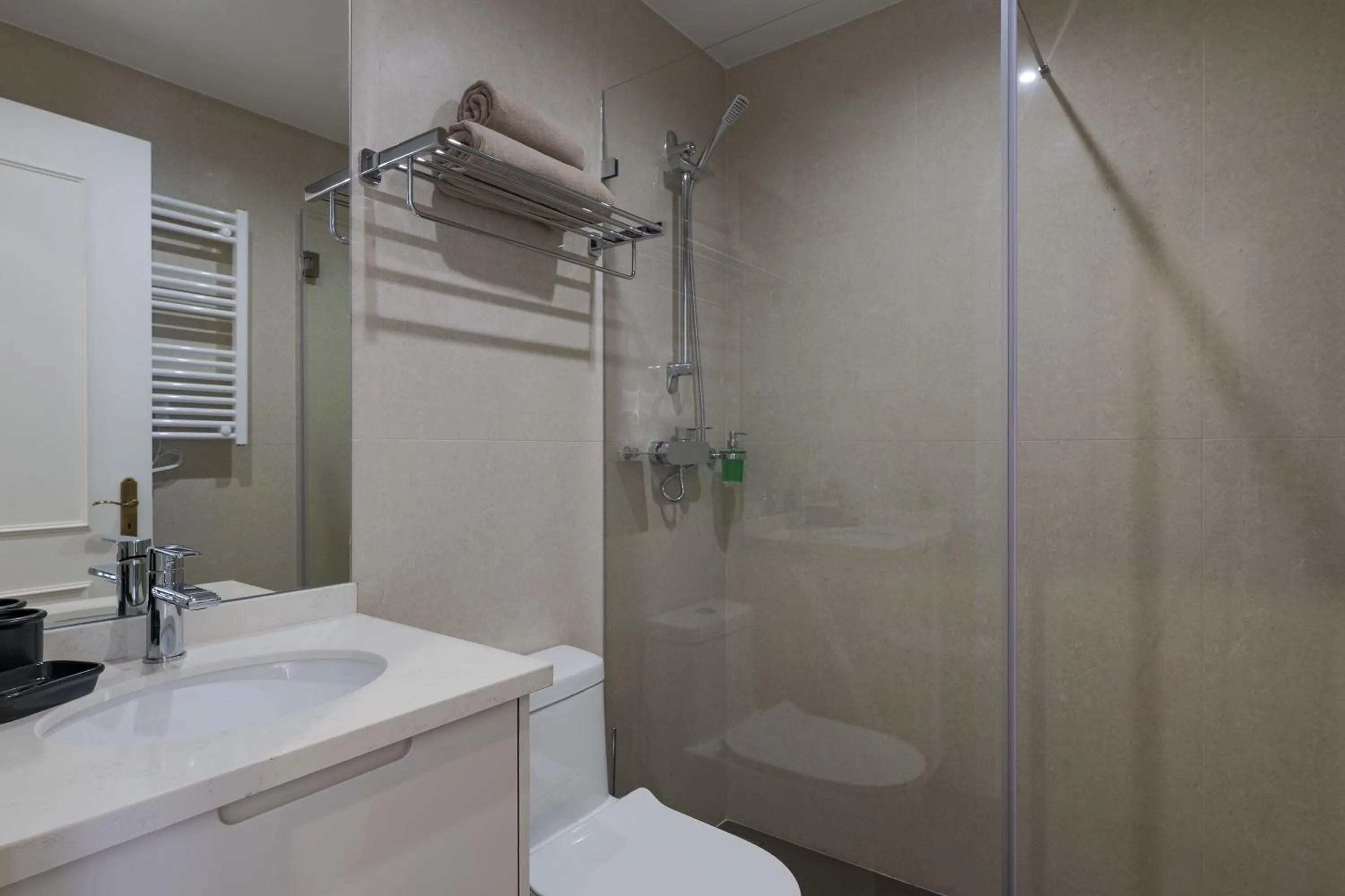 Bathroom in Peixeira Studios and Apartments