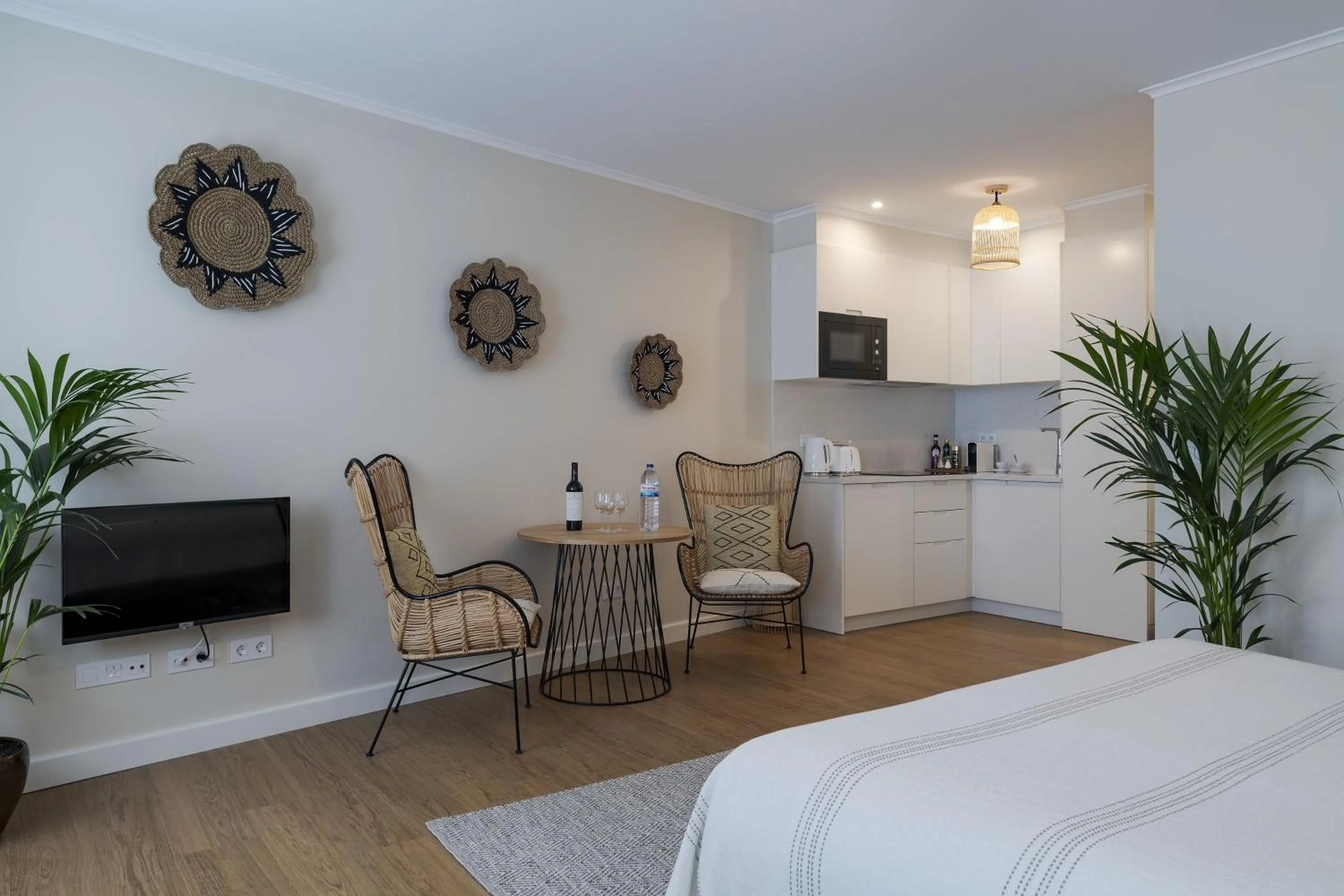 Seating area, Bed in Peixeira Studios and Apartments