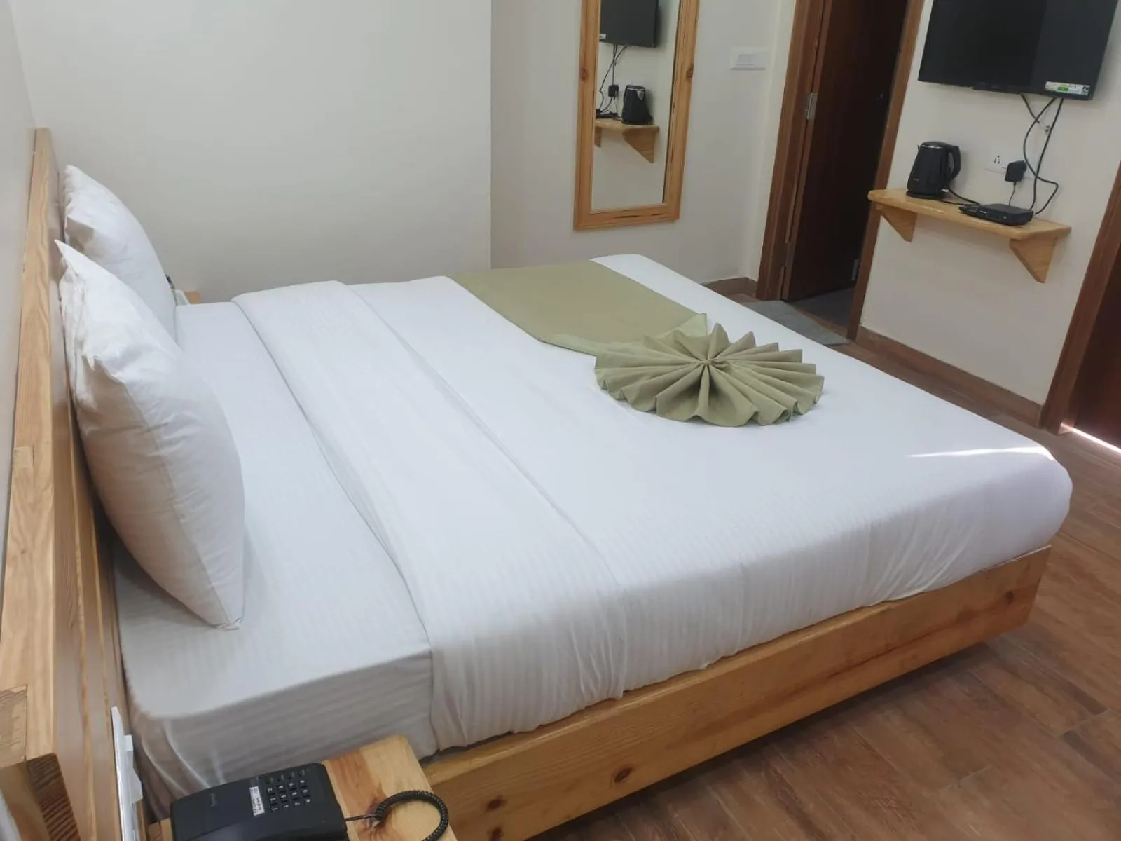 Bed in The Kumaon Retreat