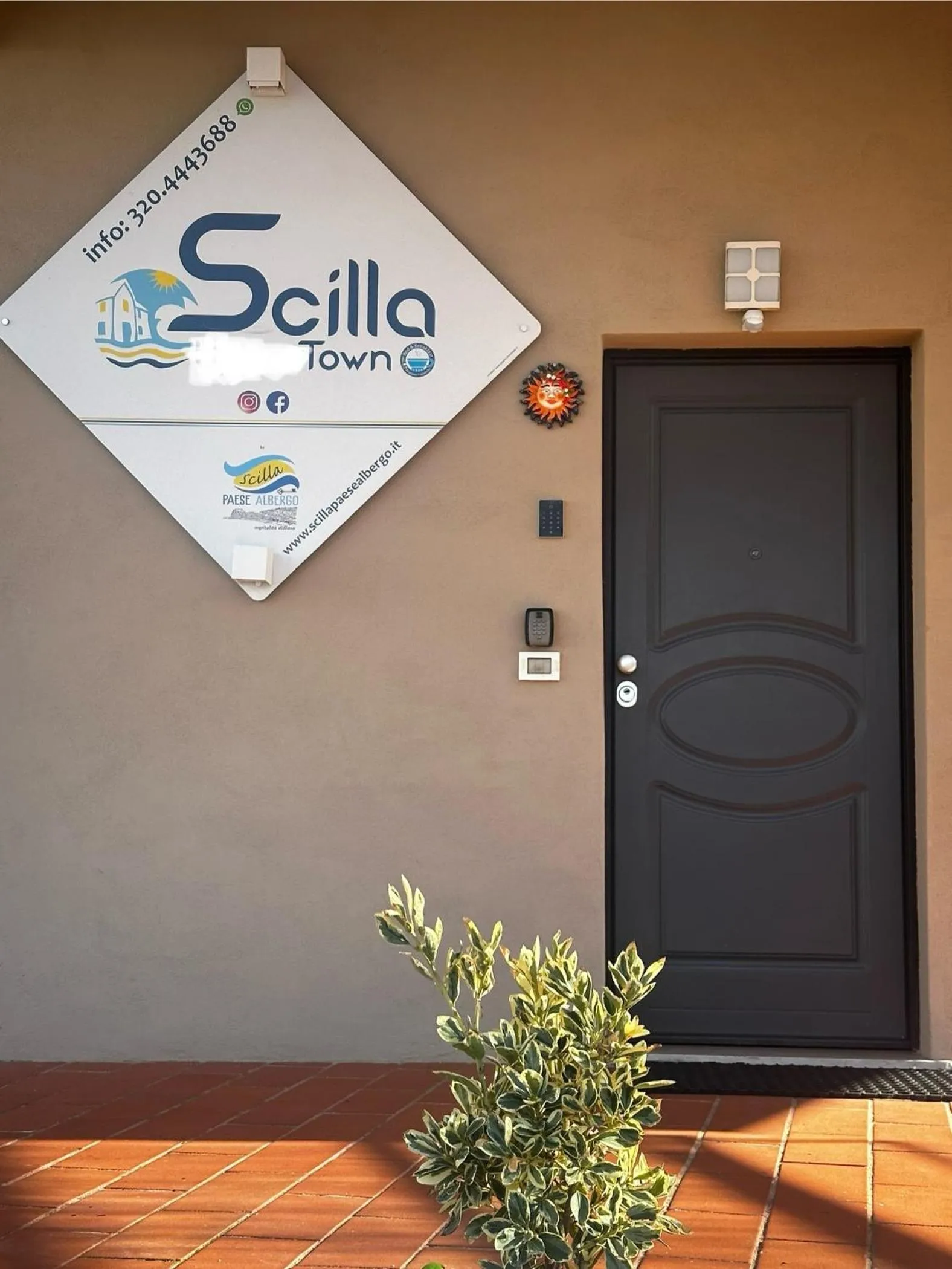Property logo or sign in B&B Scilla Town