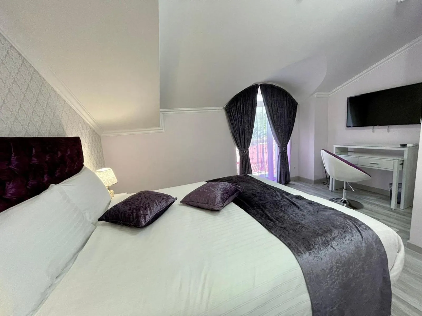Bed in Premier City Apart Hotel Chisinau