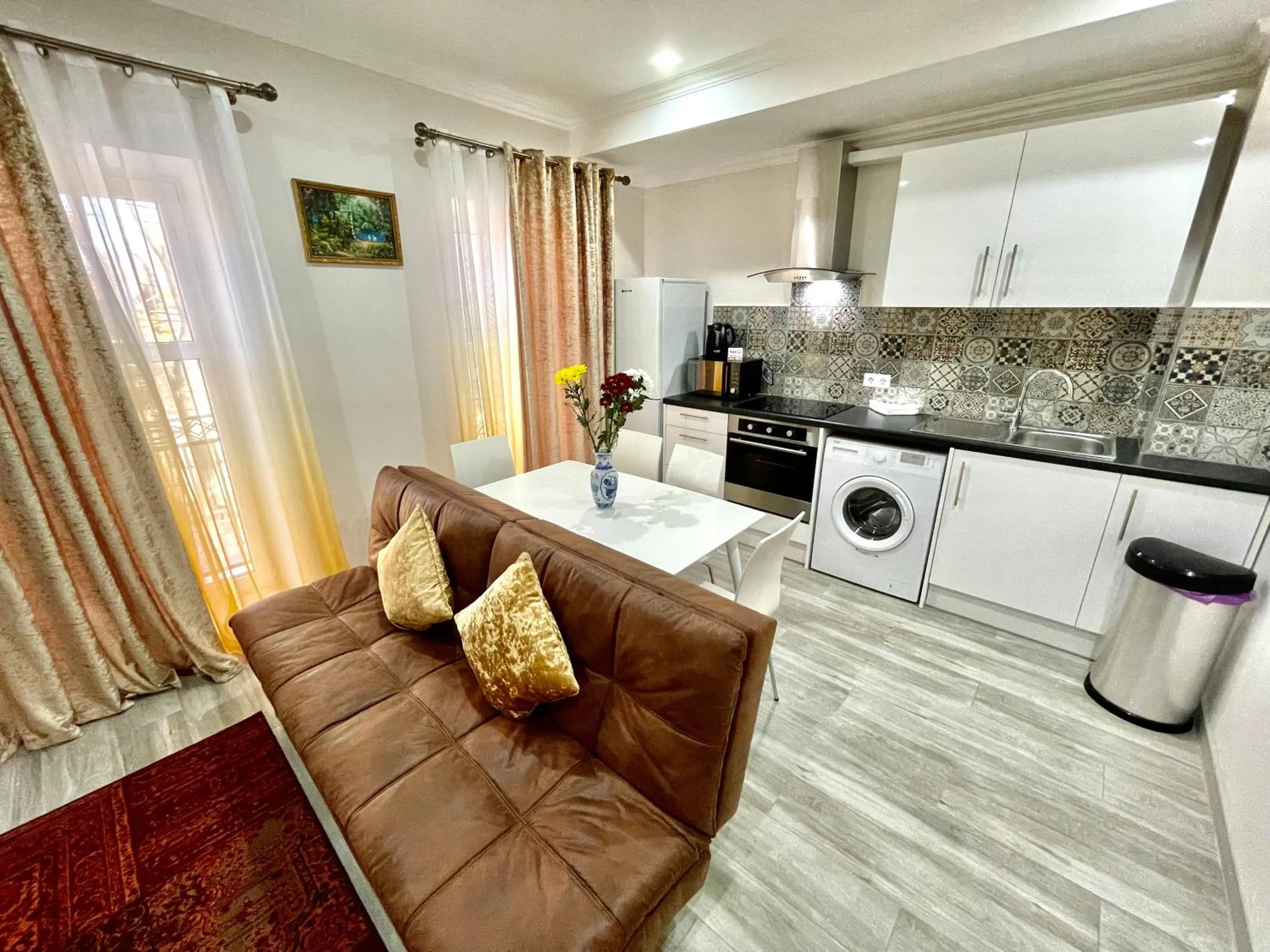 Kitchen or kitchenette in Premier City Apart Hotel Chisinau