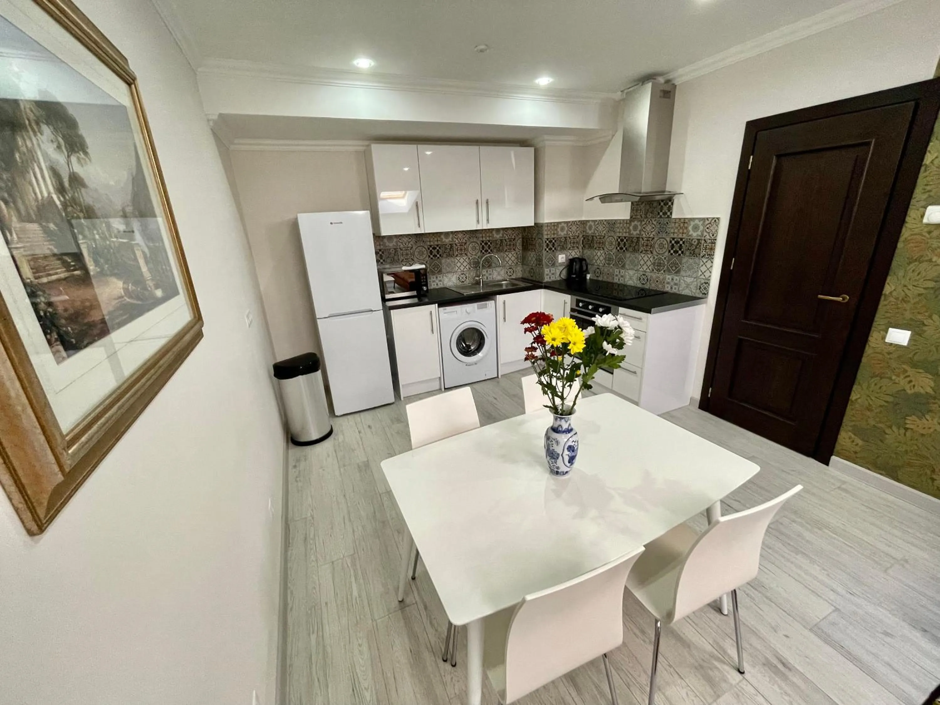 Kitchen or kitchenette in Premier City Apart Hotel Chisinau