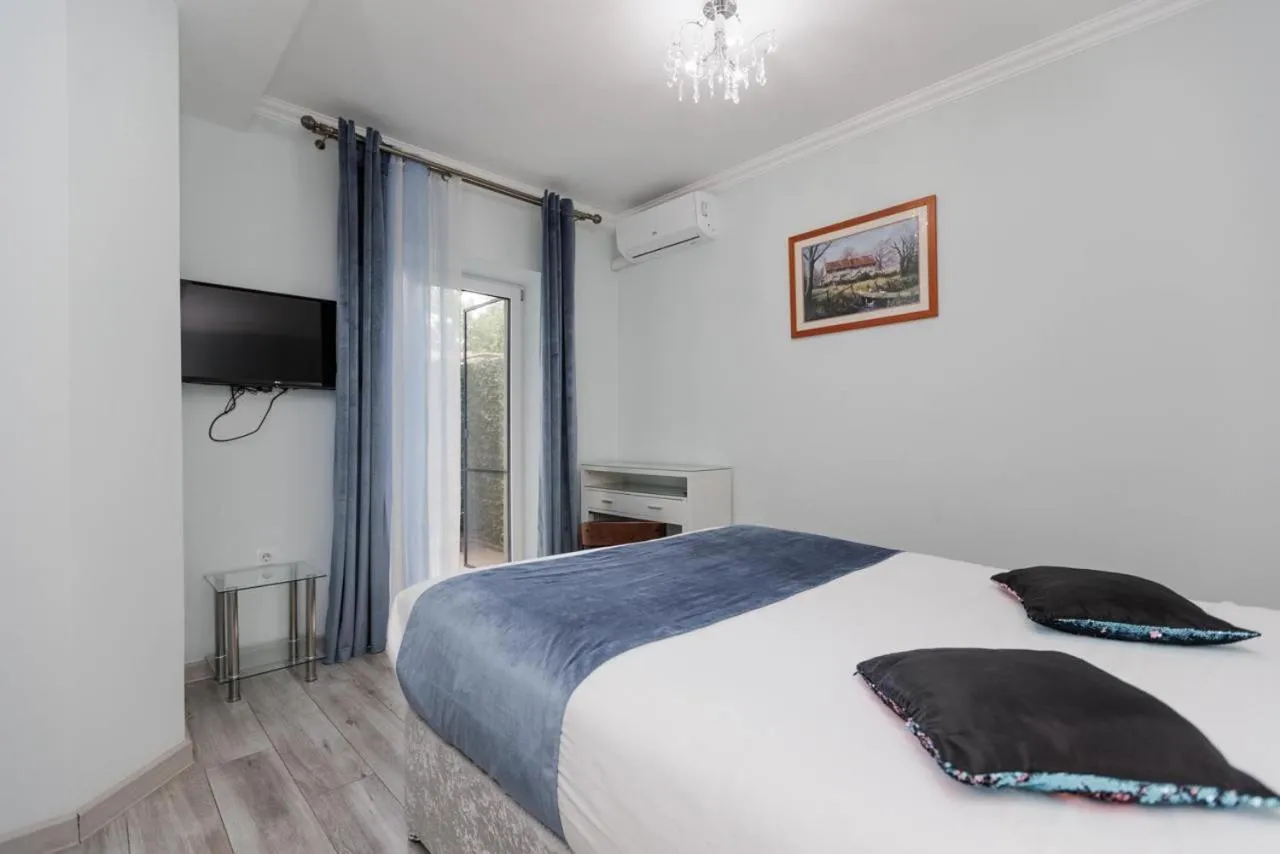 Bed in Premier City Apart Hotel Chisinau