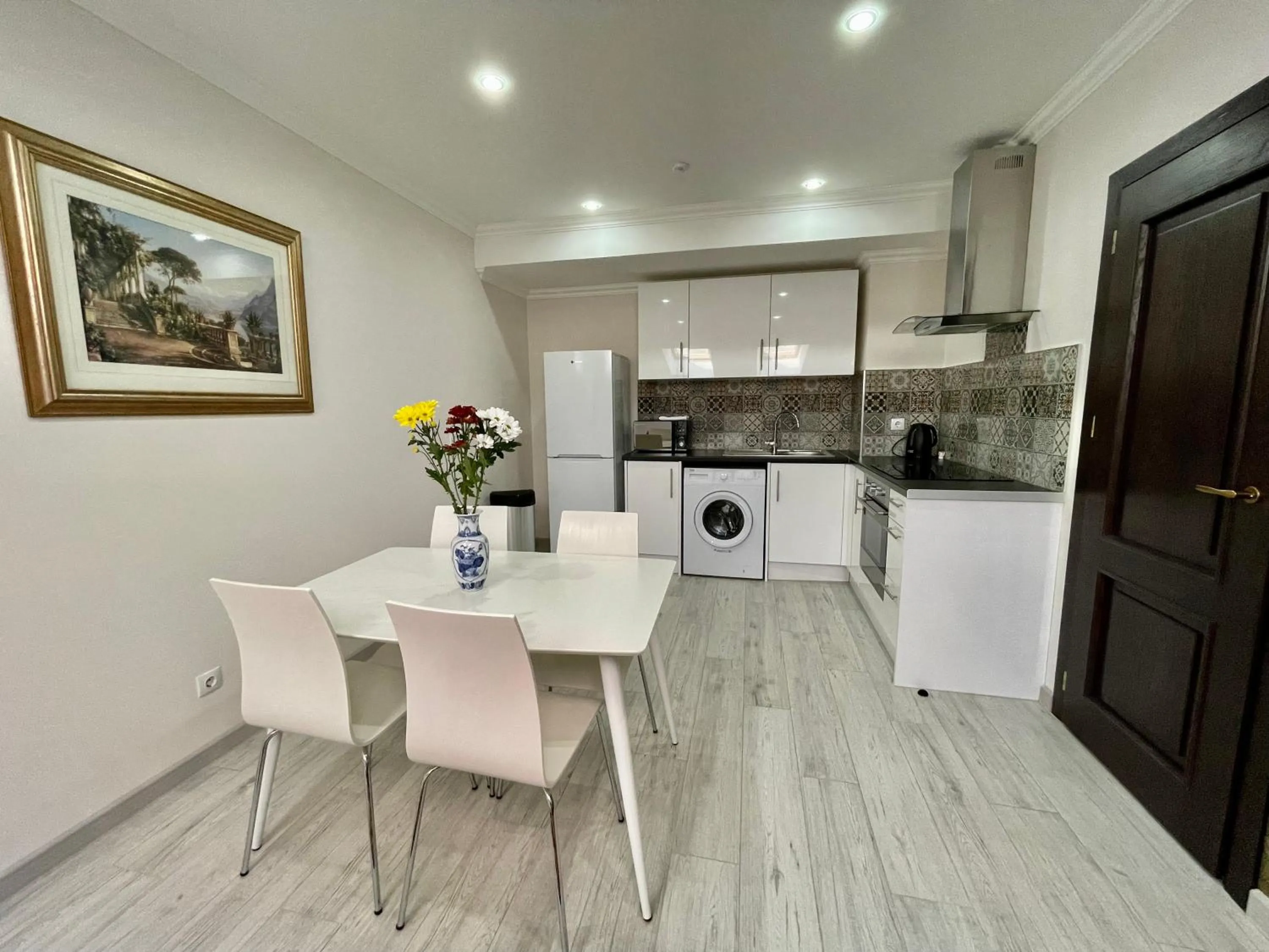 Kitchen or kitchenette in Premier City Apart Hotel Chisinau