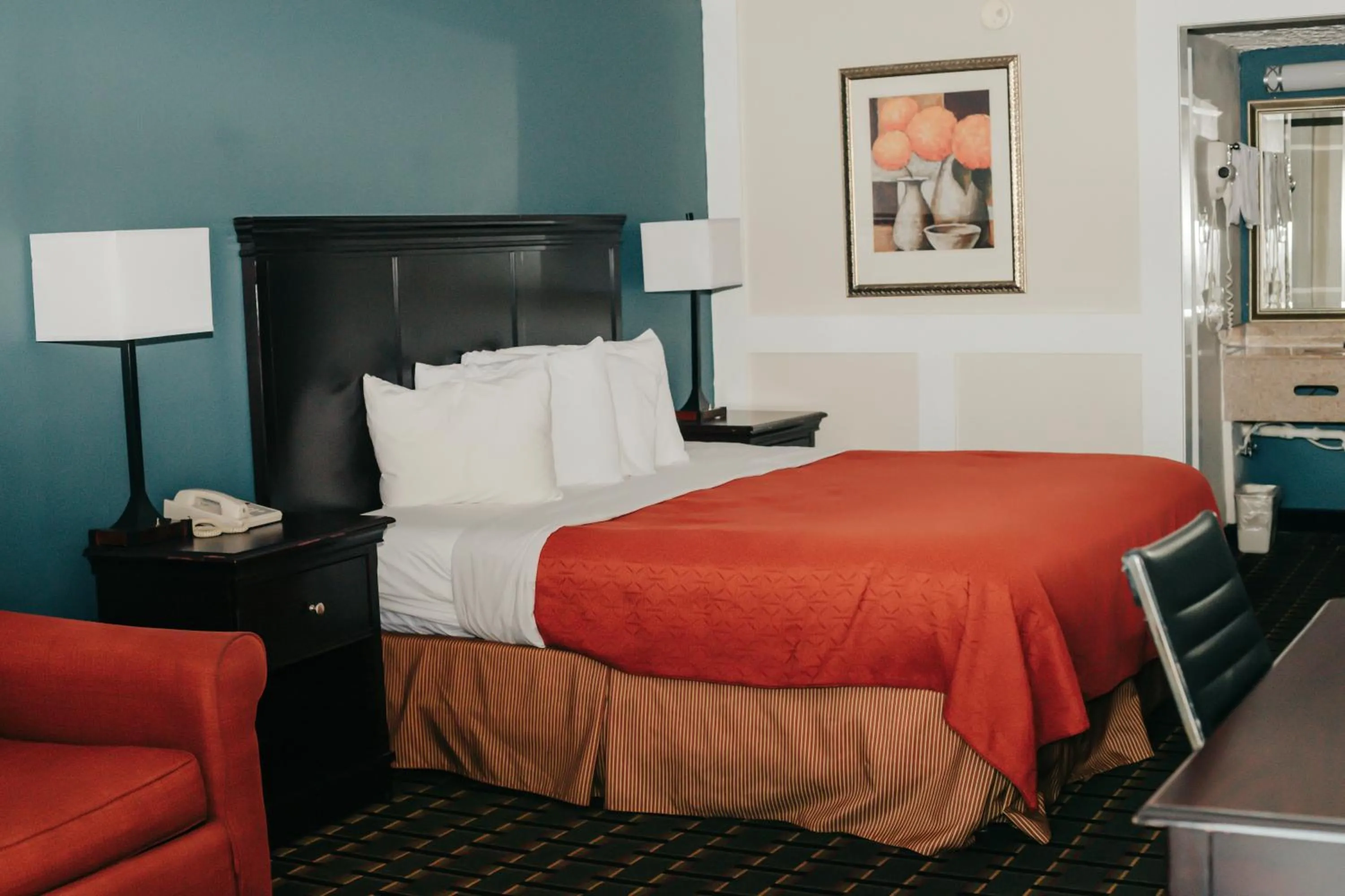 Bedroom, Bed in Victorian Inn & Suites