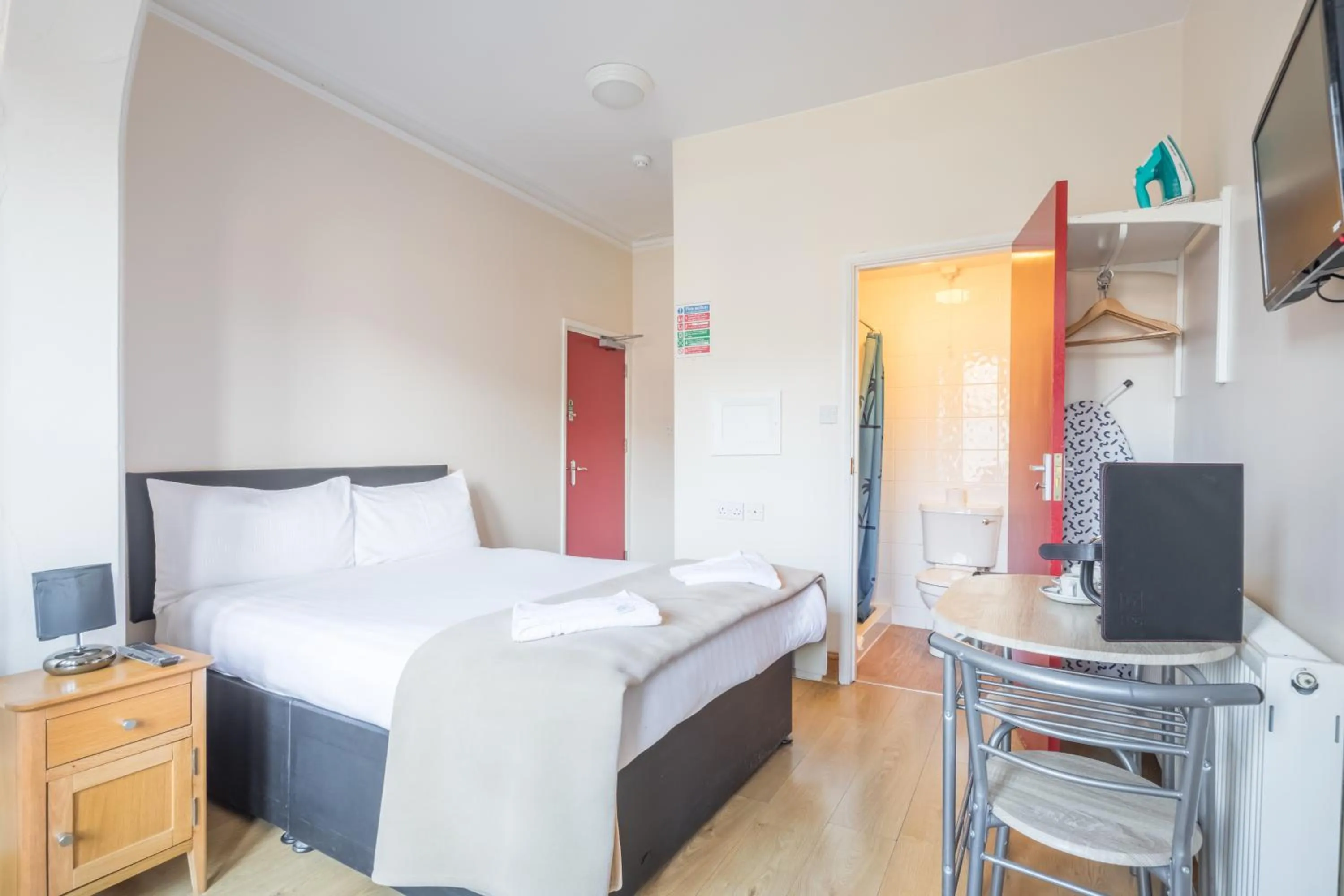 Bathroom, Bed in Rasa Sayang House - Self-check-in guesthouse