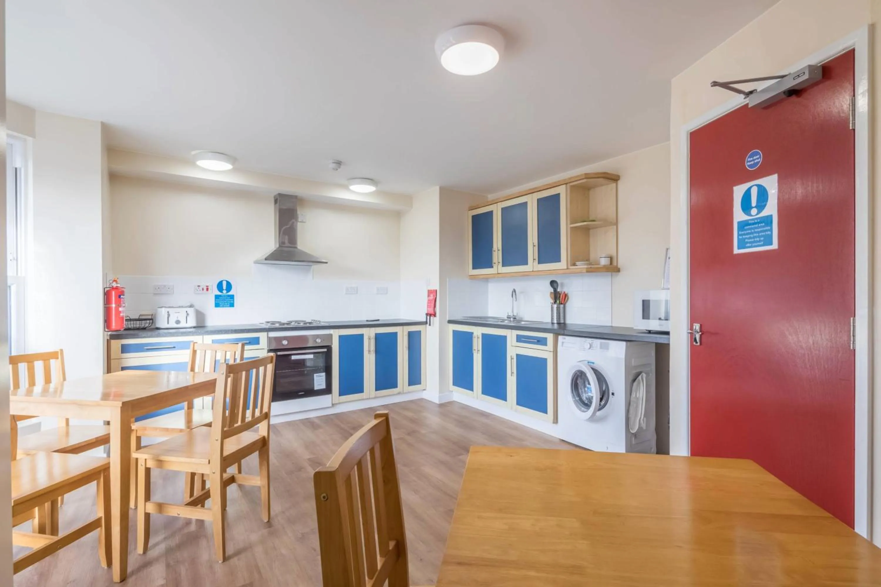 Communal kitchen in Rasa Sayang House - Self-check-in guesthouse