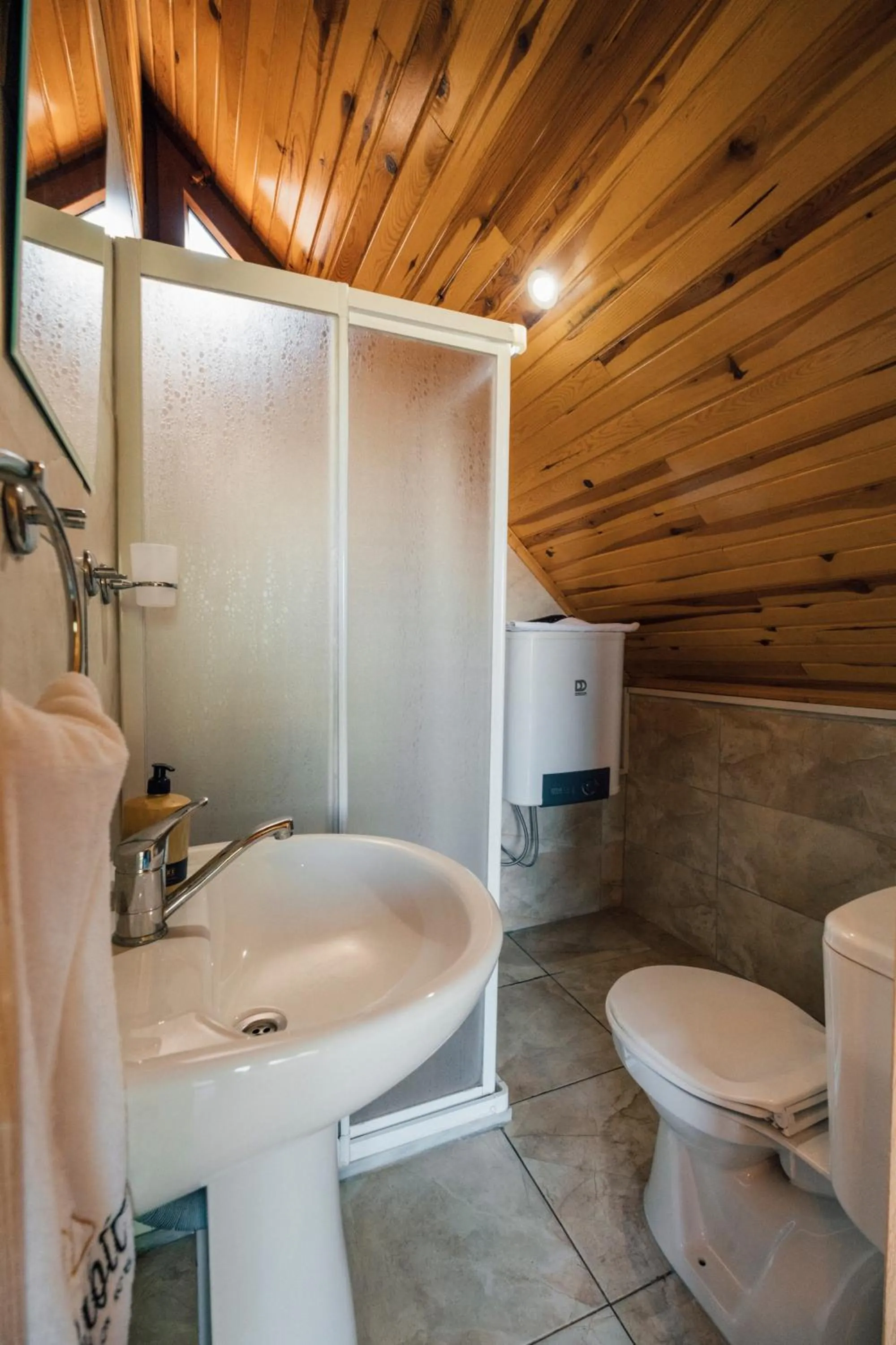 Shower in Babil Bungalow Boutique Hotel