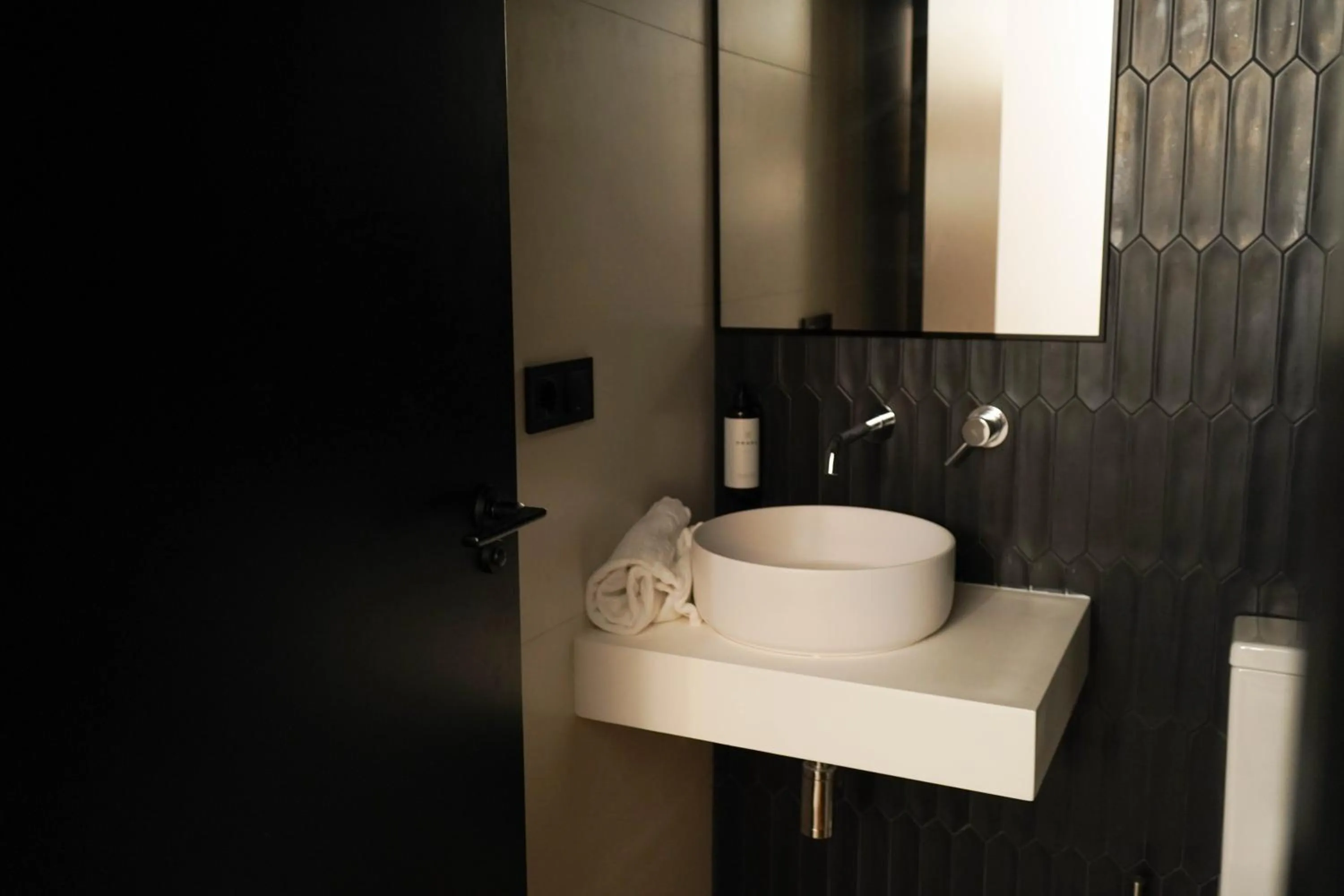 Toilet in Sweet Sevilla Hostel