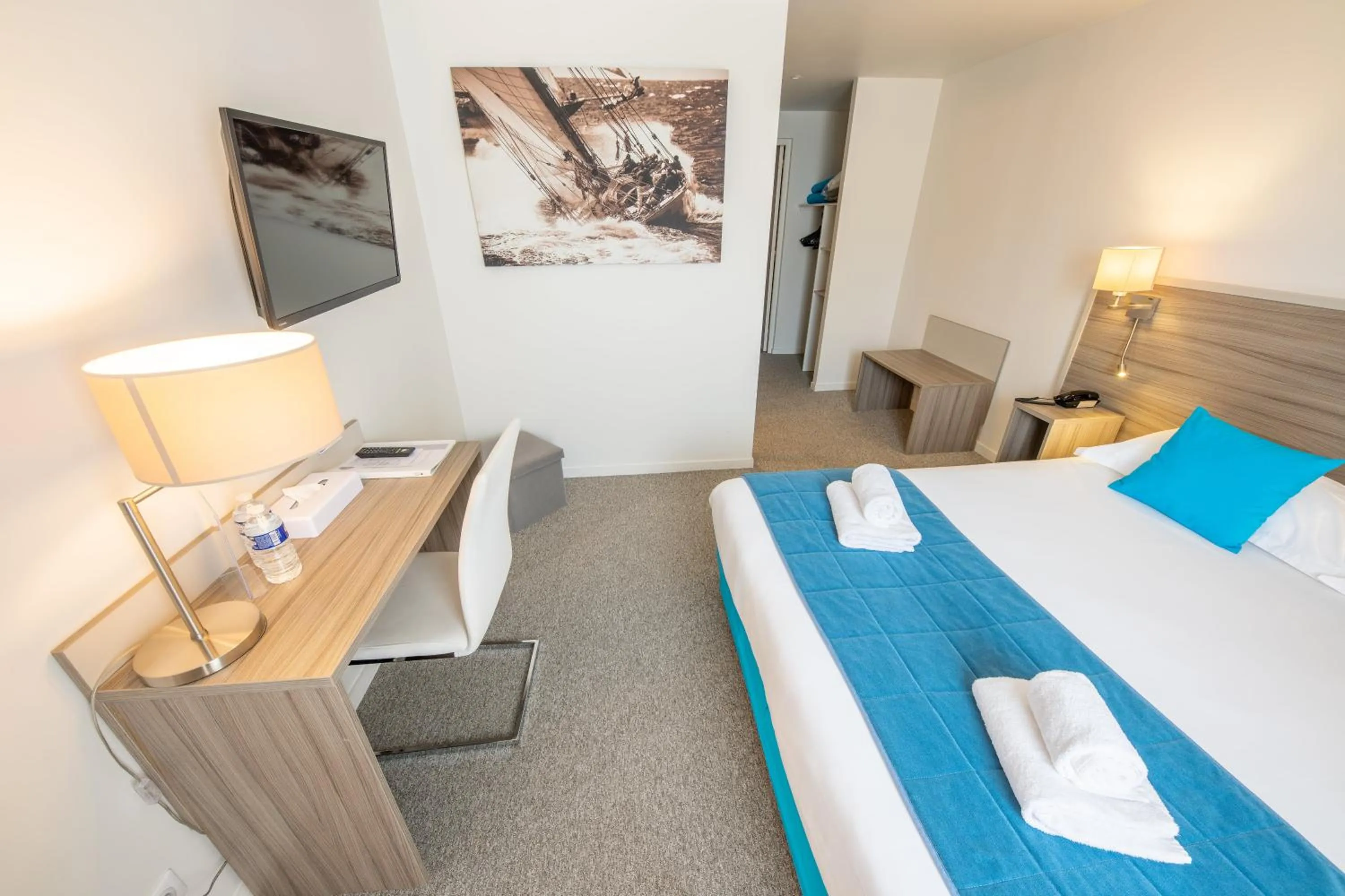 Bed in Hôtel Saint Laurent