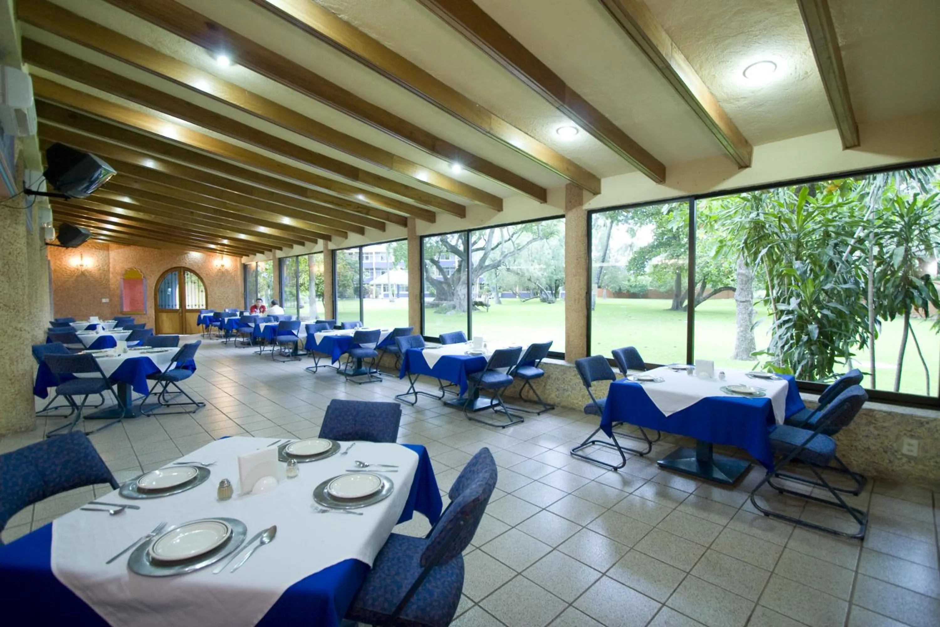 Restaurant/places to eat in Hotel Calli