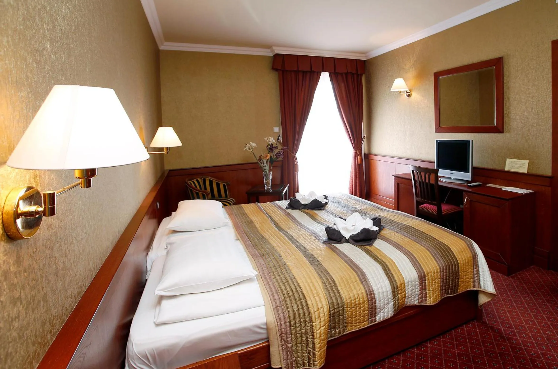 Bedroom, Bed in Hotel Ködmön