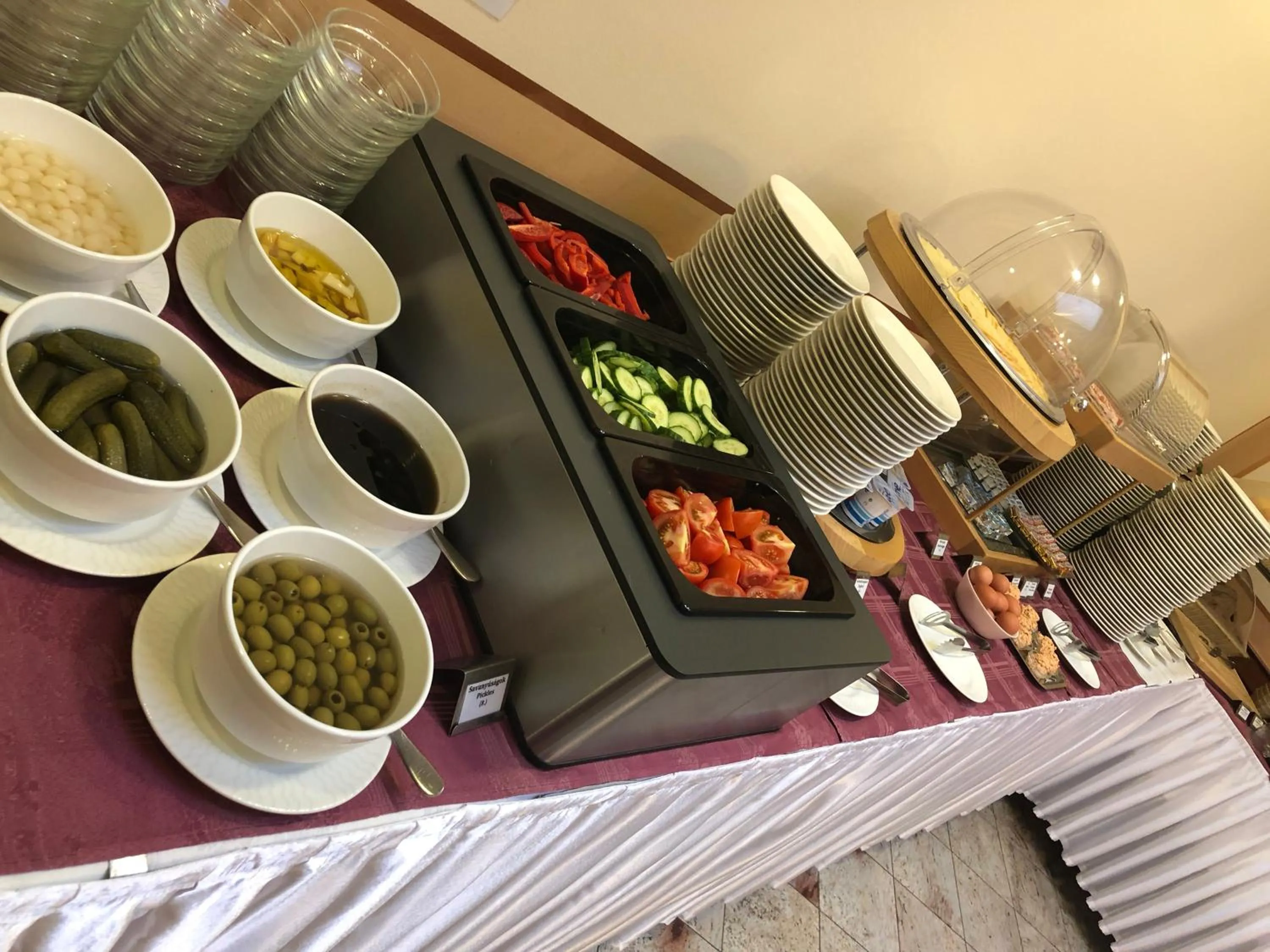 Buffet breakfast in Hotel Ködmön