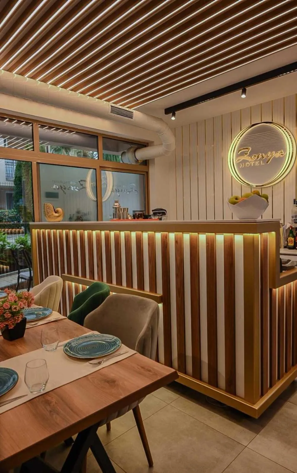 Restaurant/places to eat in Hotel Zonya