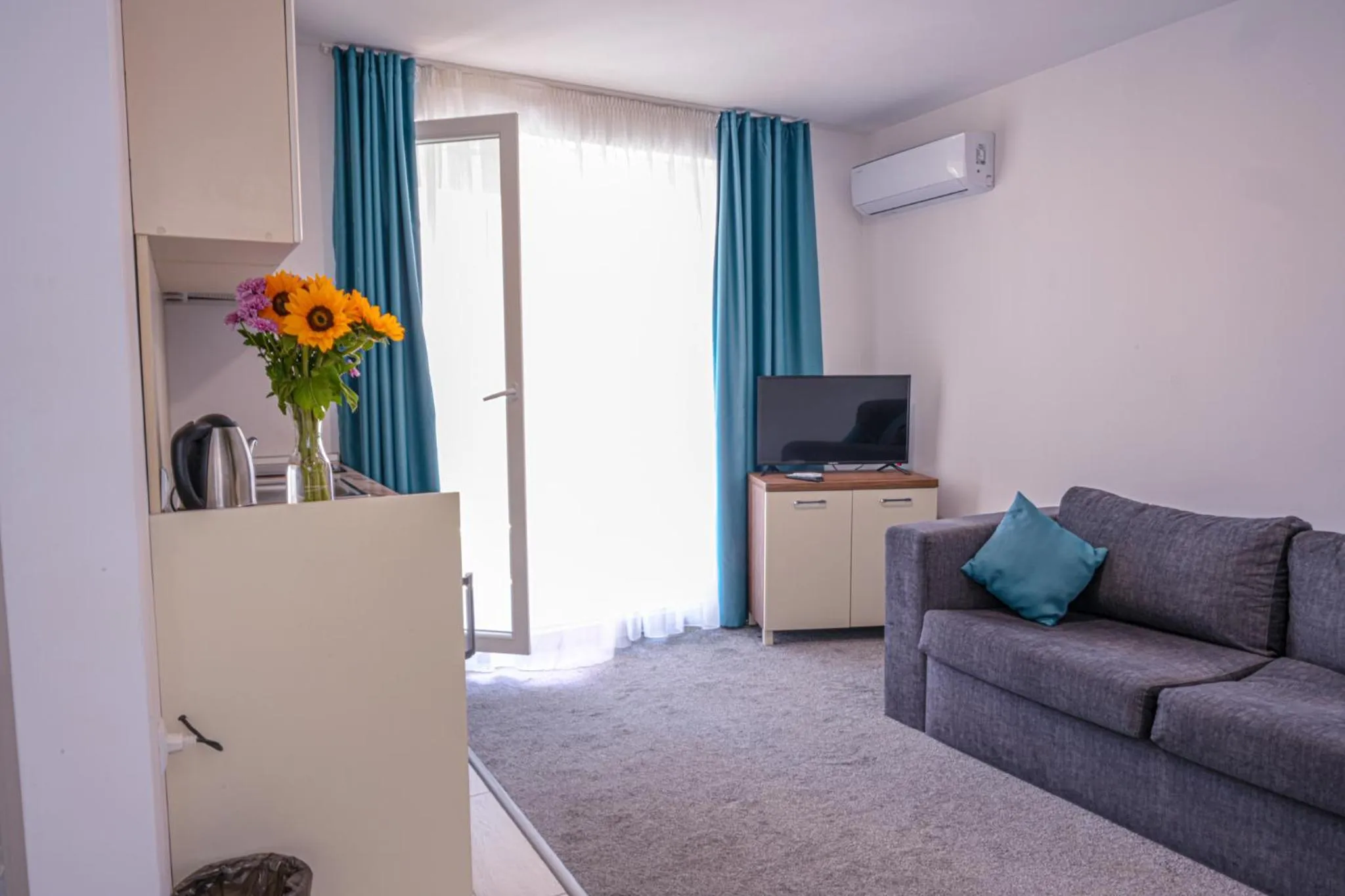 Property building in Hotel Zonya