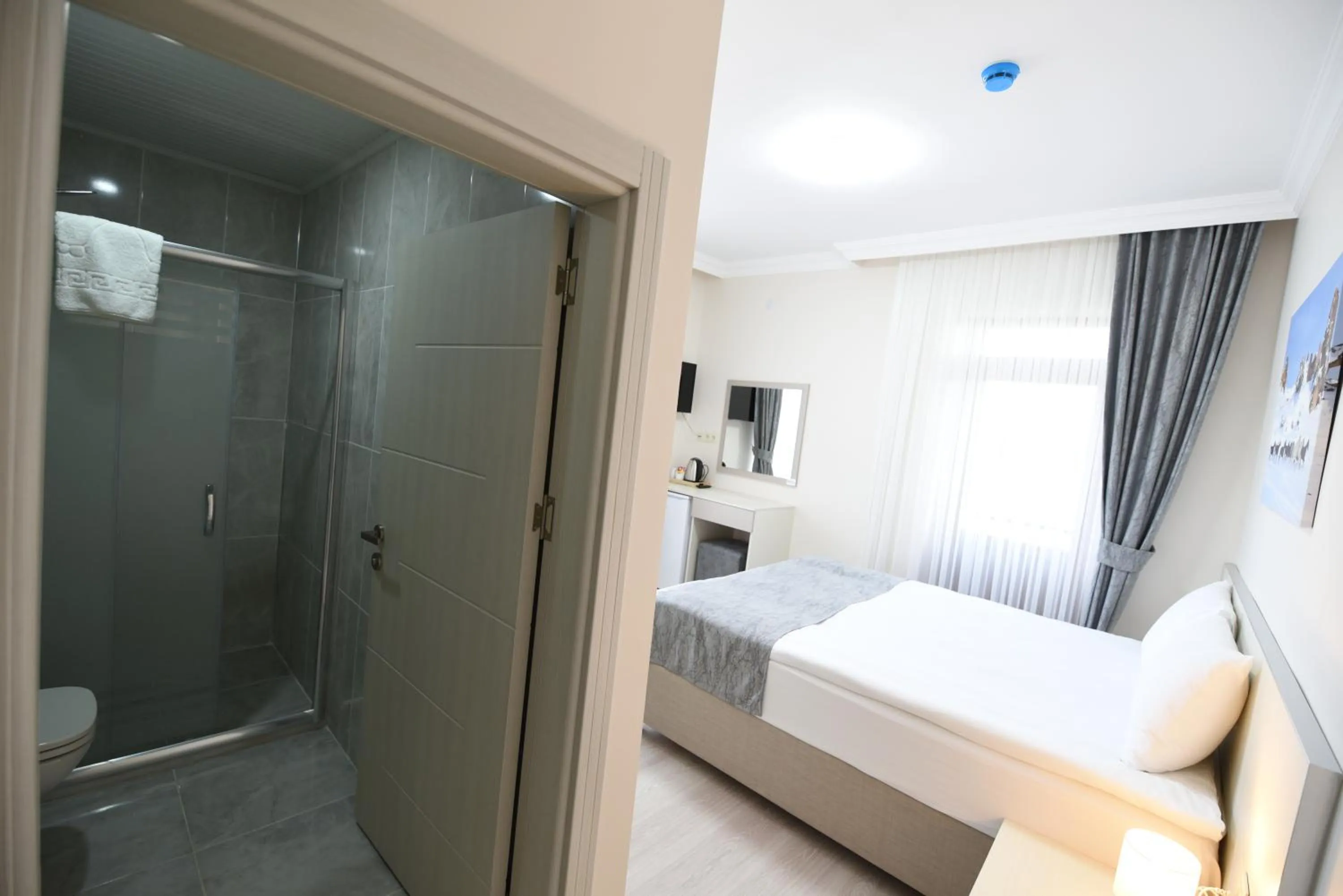 Photo of the whole room, Bed in Trigo Hotel