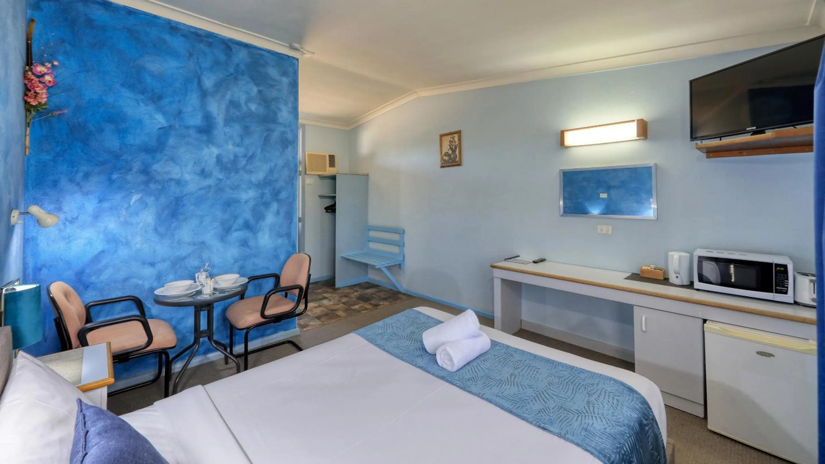 Bed in Bushmans Motor Inn