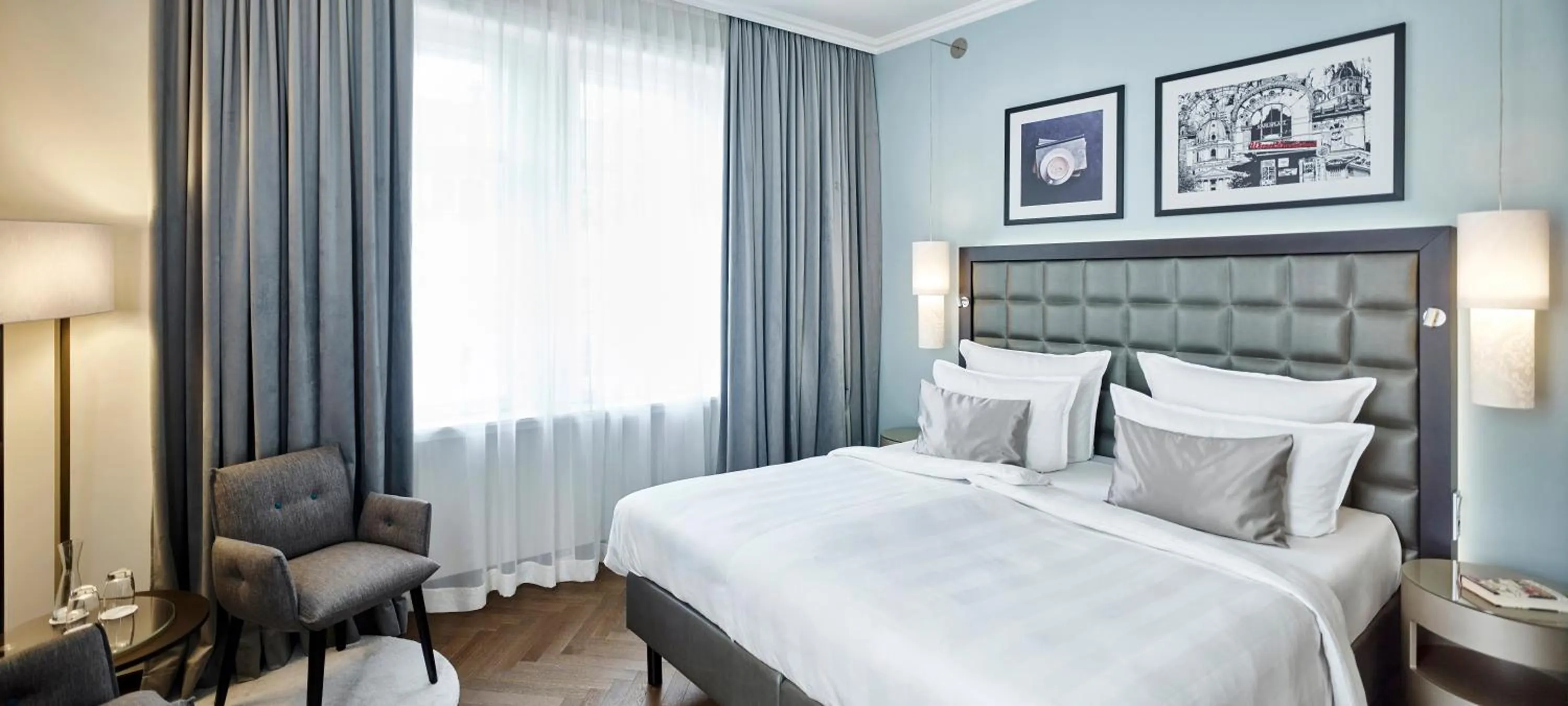 Bed in Steigenberger Hotel Herrenhof