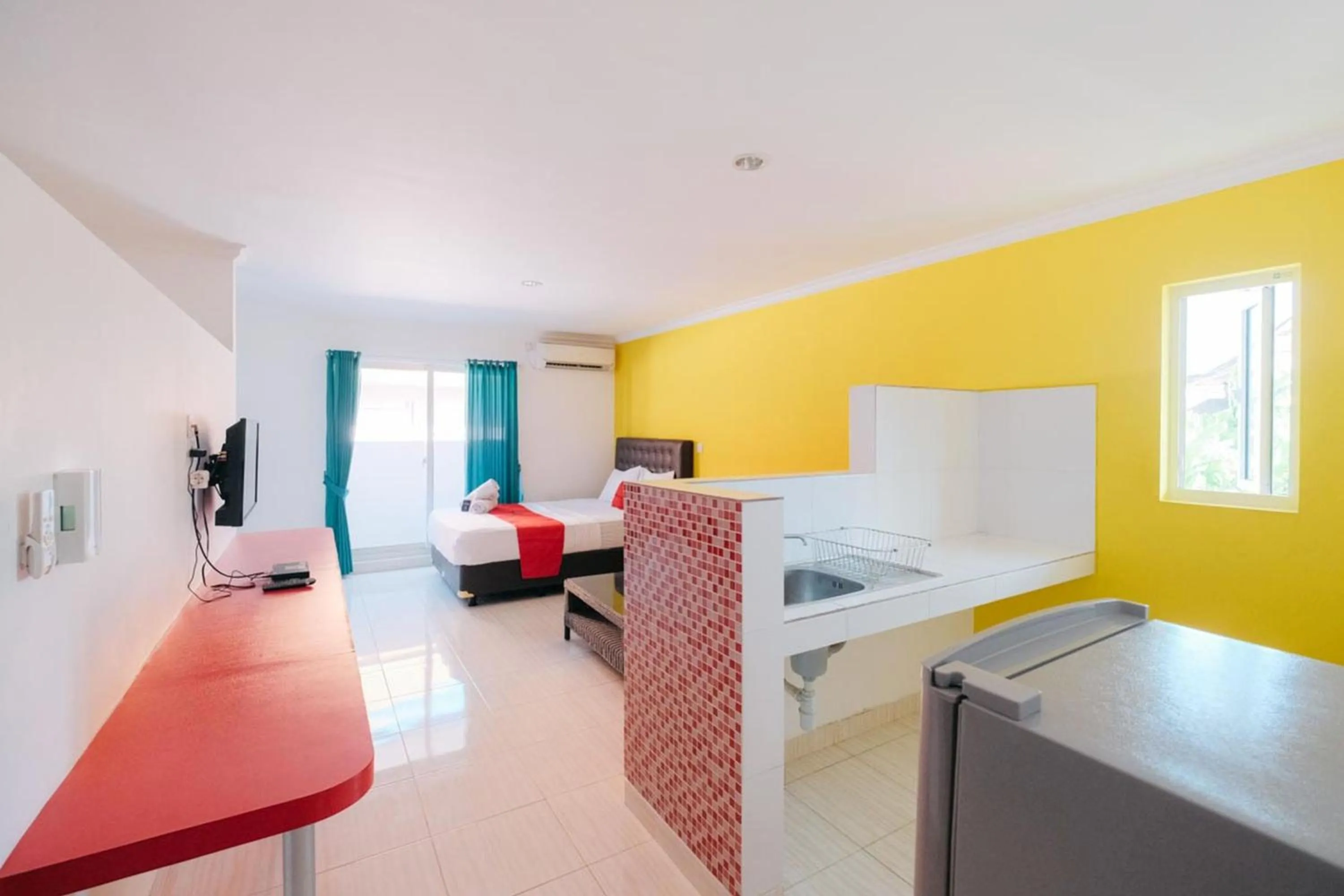 Photo of the whole room in RedDoorz at Kawaii Apartment Jimbaran