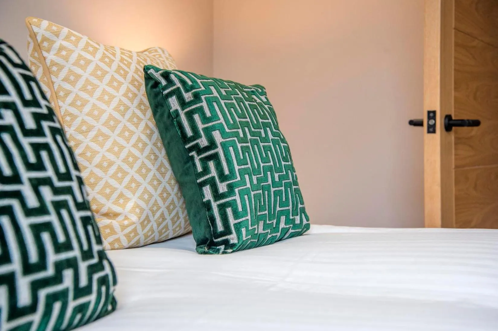 Bedroom, Bed in The Quadrant - The Palm Suite