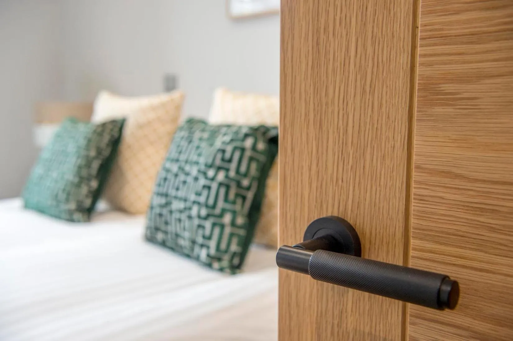 Bedroom, Bed in The Quadrant - The Palm Suite